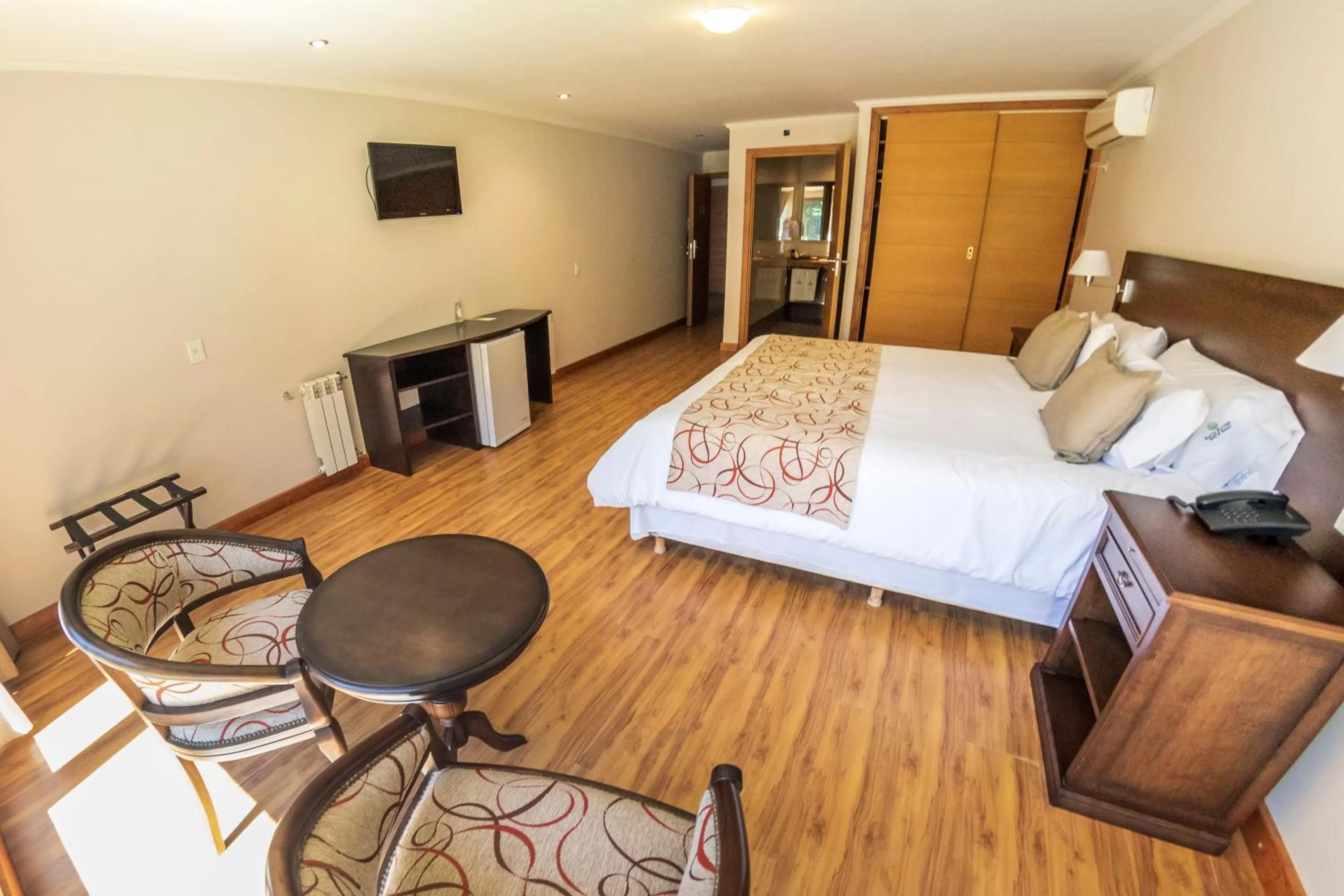 Facility for disabled guests, Bed in Ruca Kuyen Golf & Resort