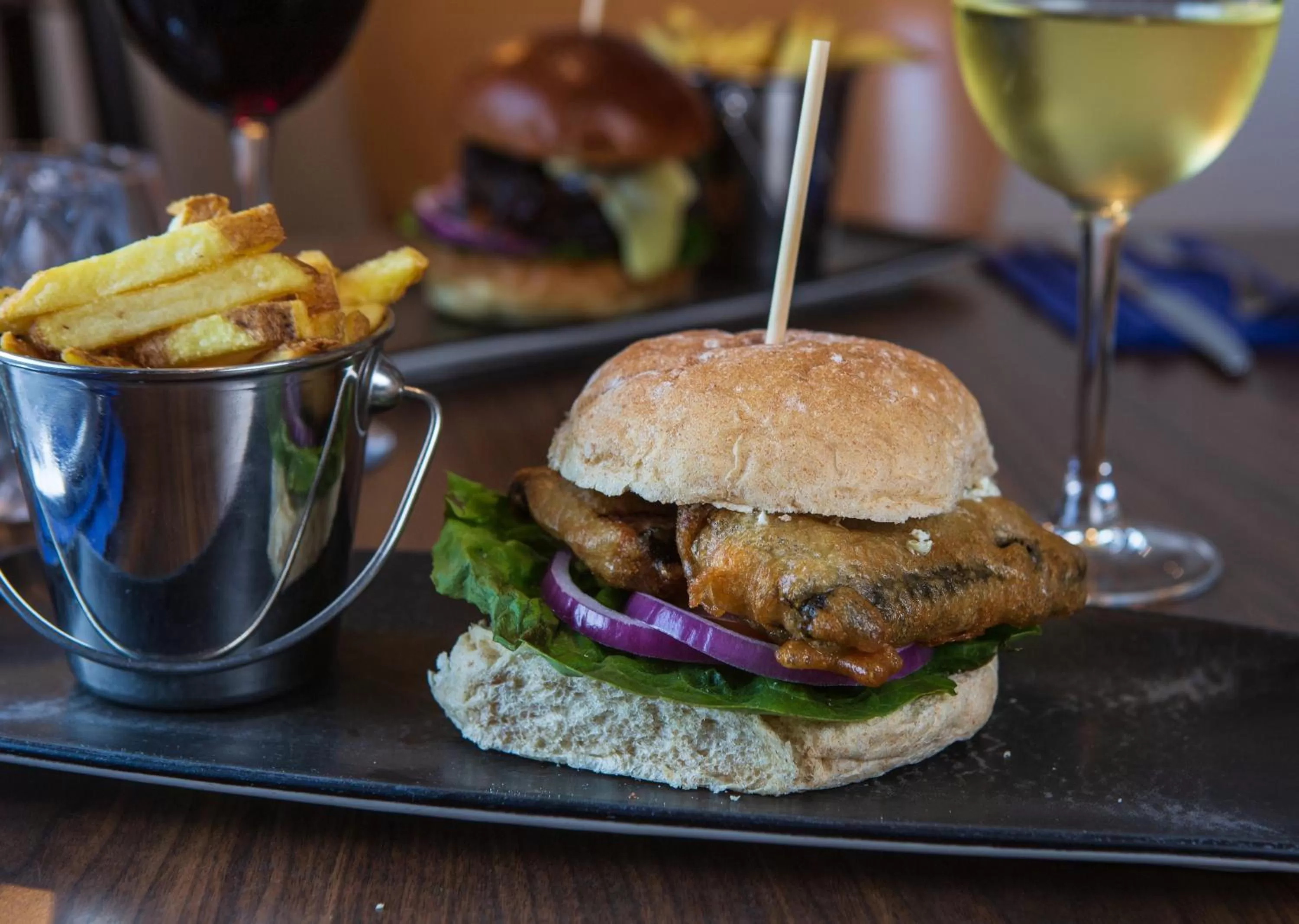 Restaurant/places to eat in The White Lion Hotel