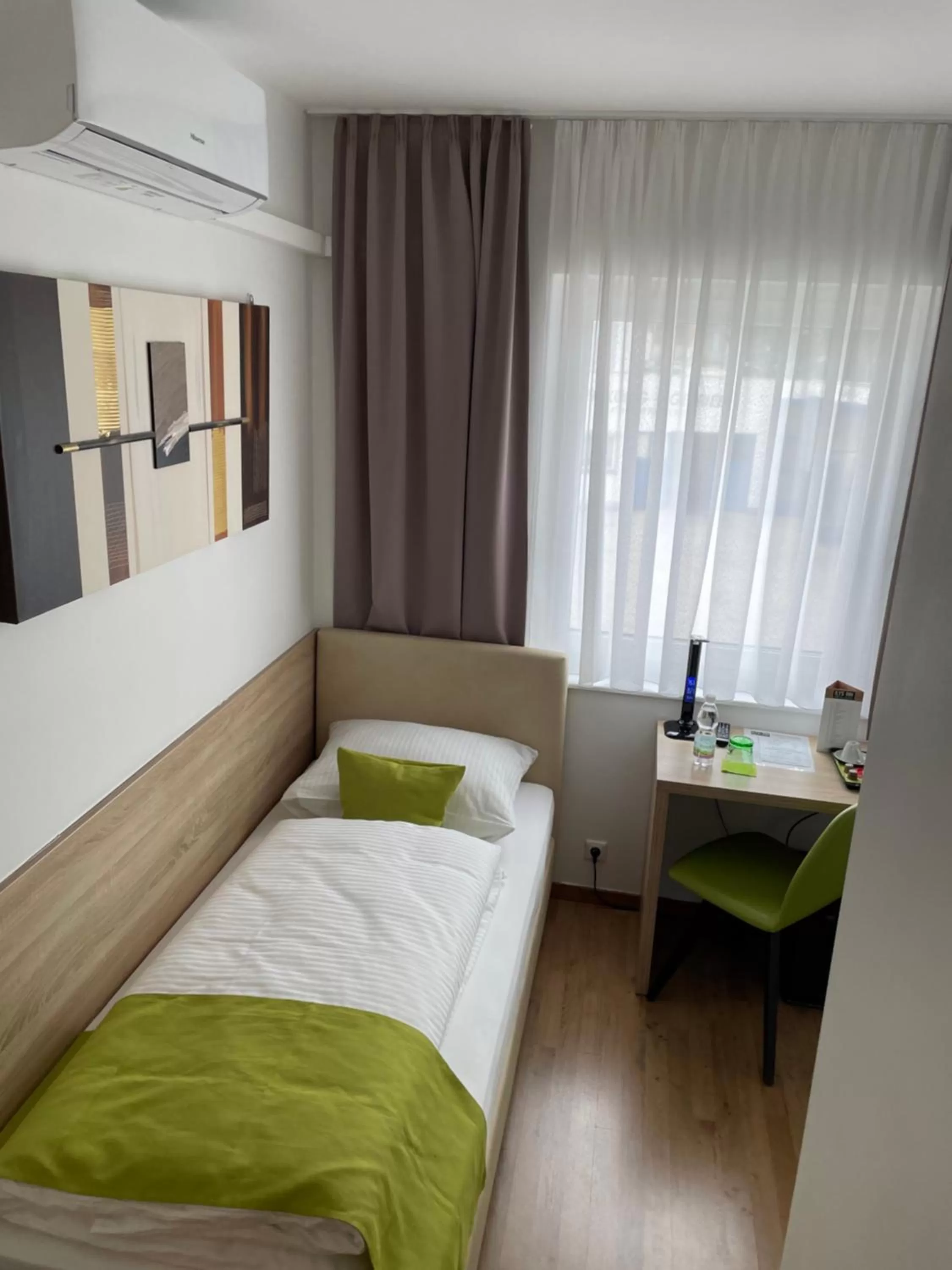 Standard Single Room with Shower in Hotel Garni Ilys Inn