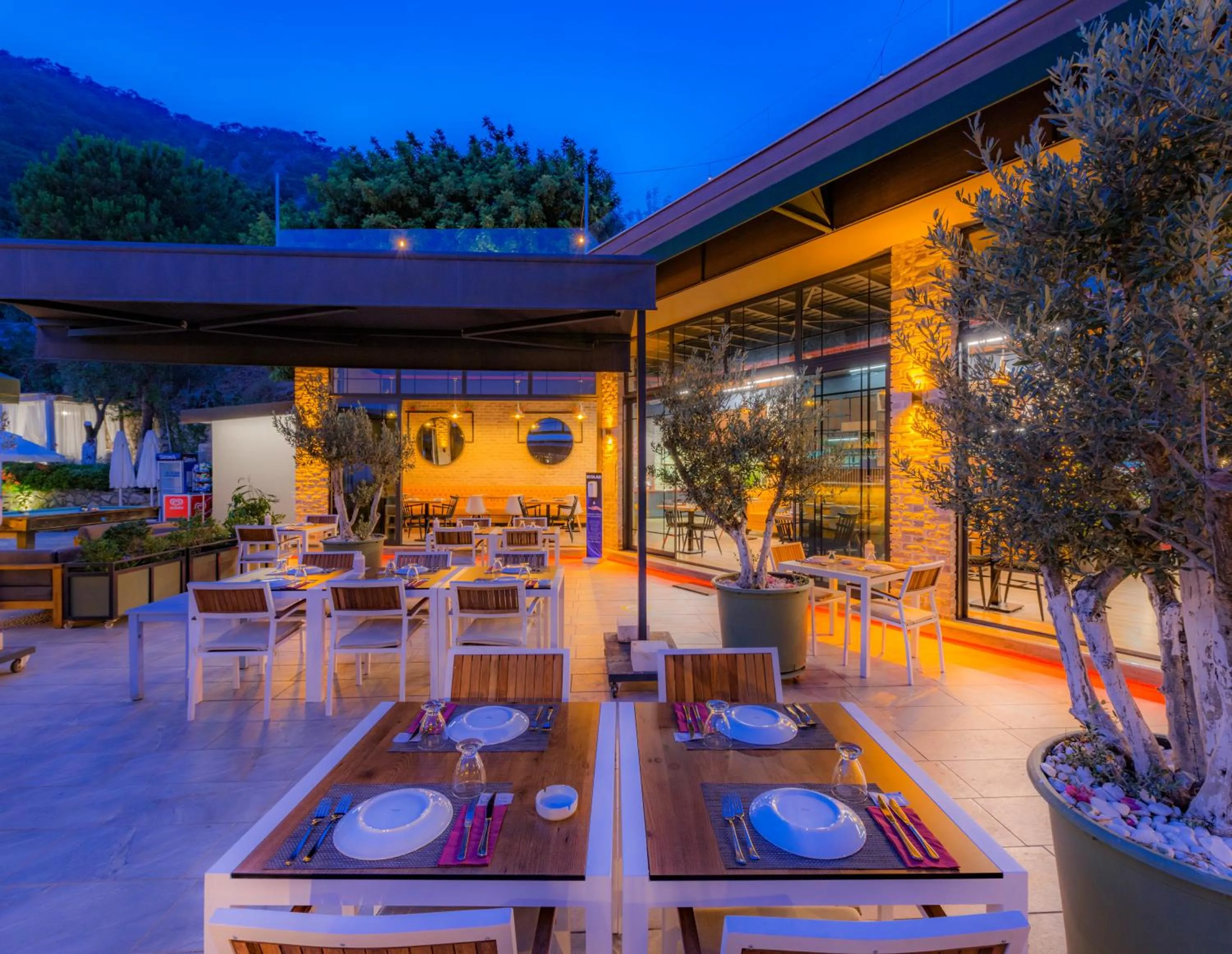 Restaurant/places to eat in Morina Deluxe Hotel