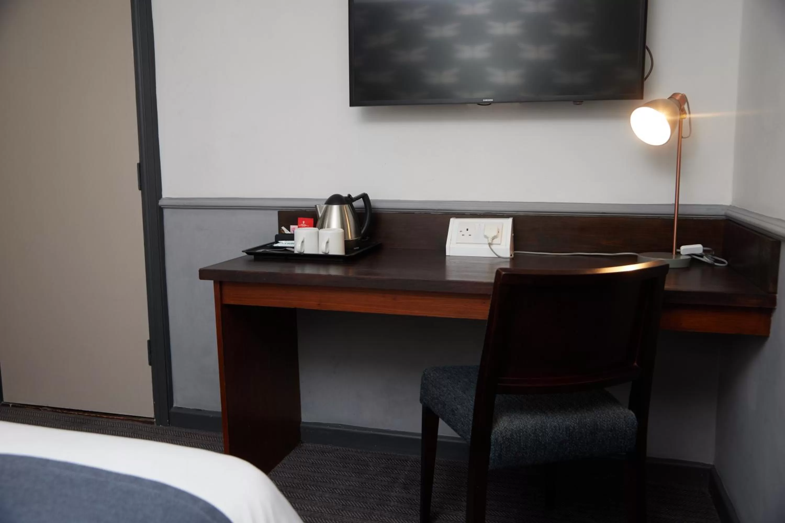 Bedroom, Bed in Charnwood Arms By Greene King Inns