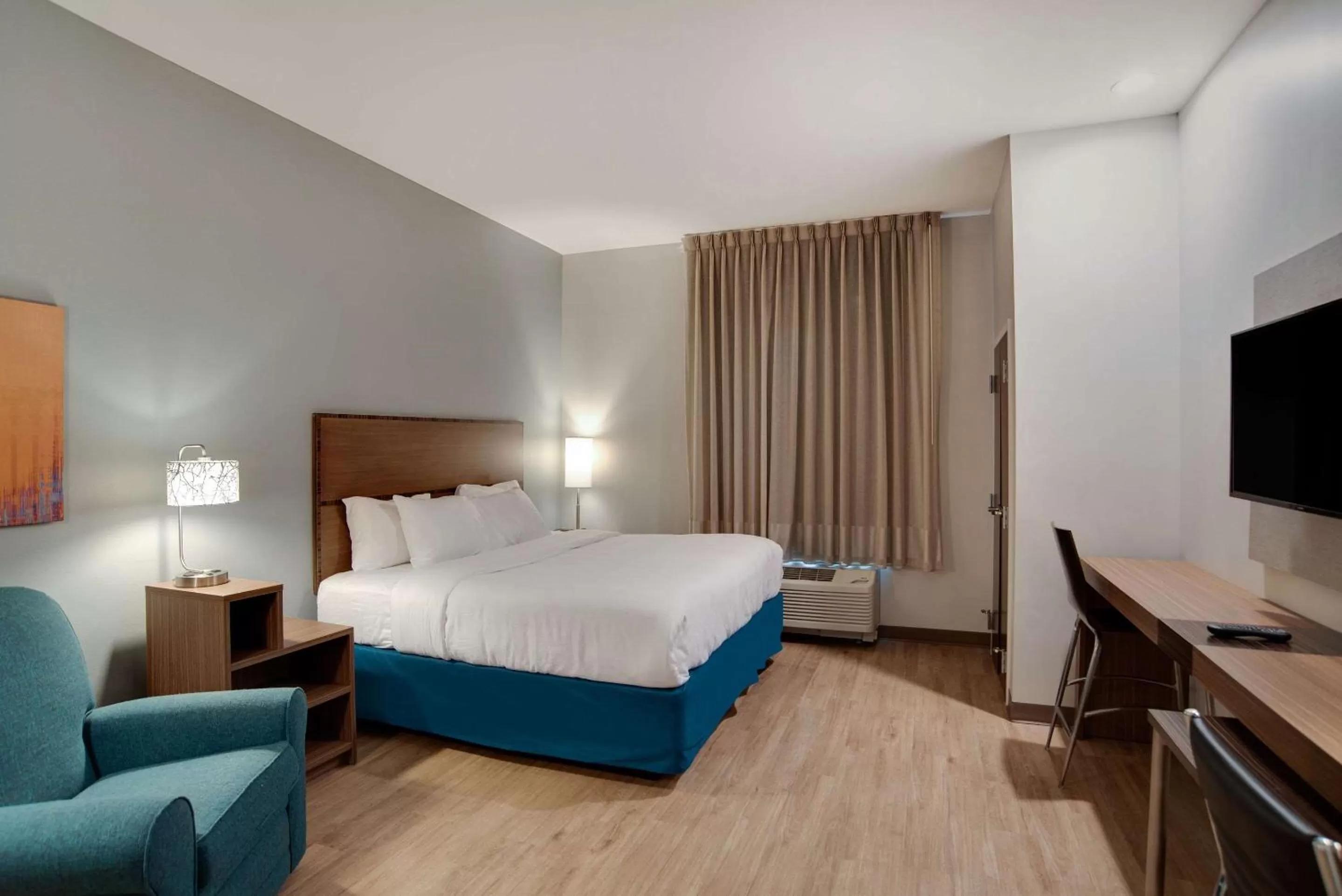 Bedroom, Bed in MainStay Suites Carlisle - Harrisburg