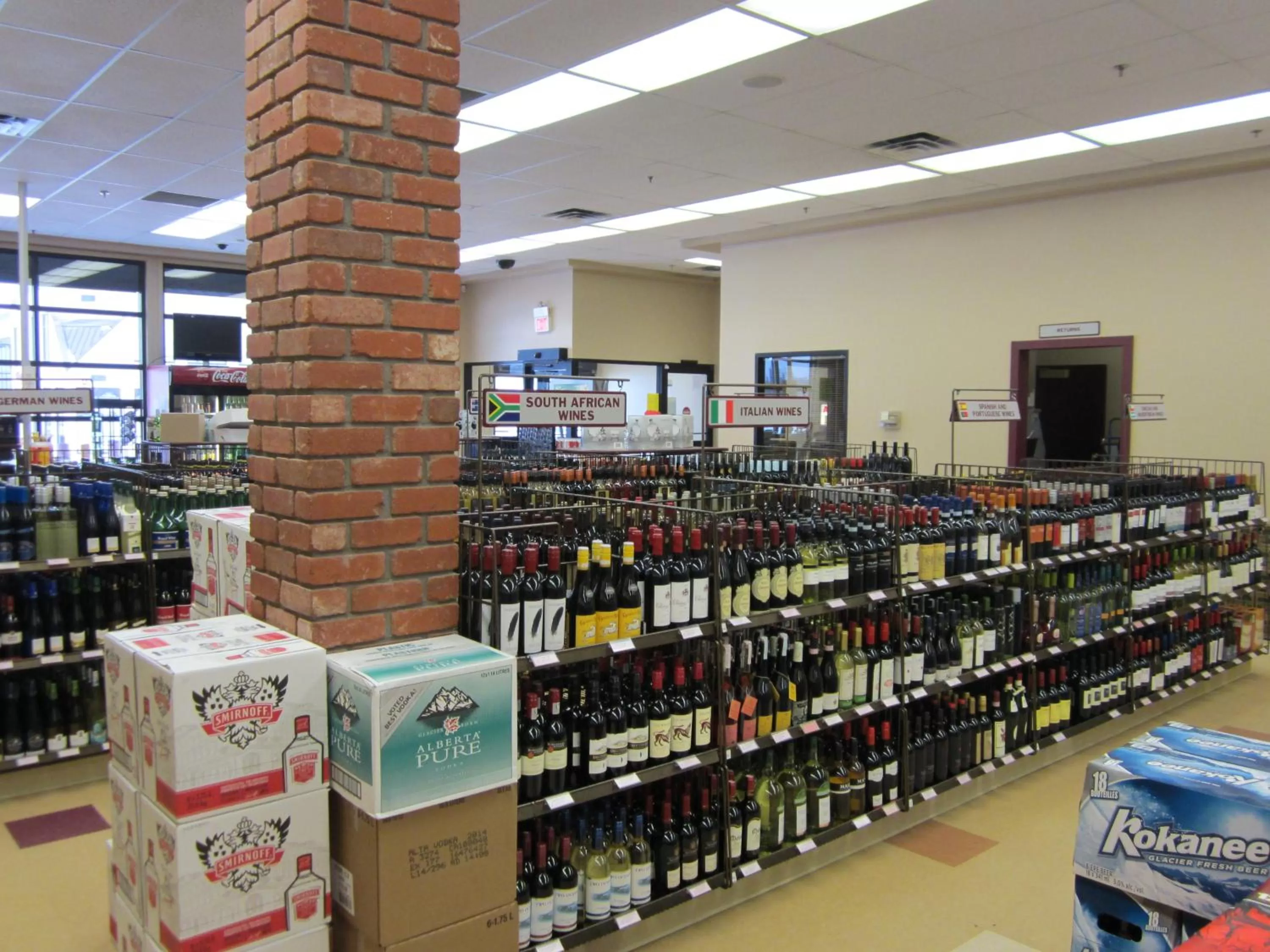 On-site shops in Woodlands Inn & Suites