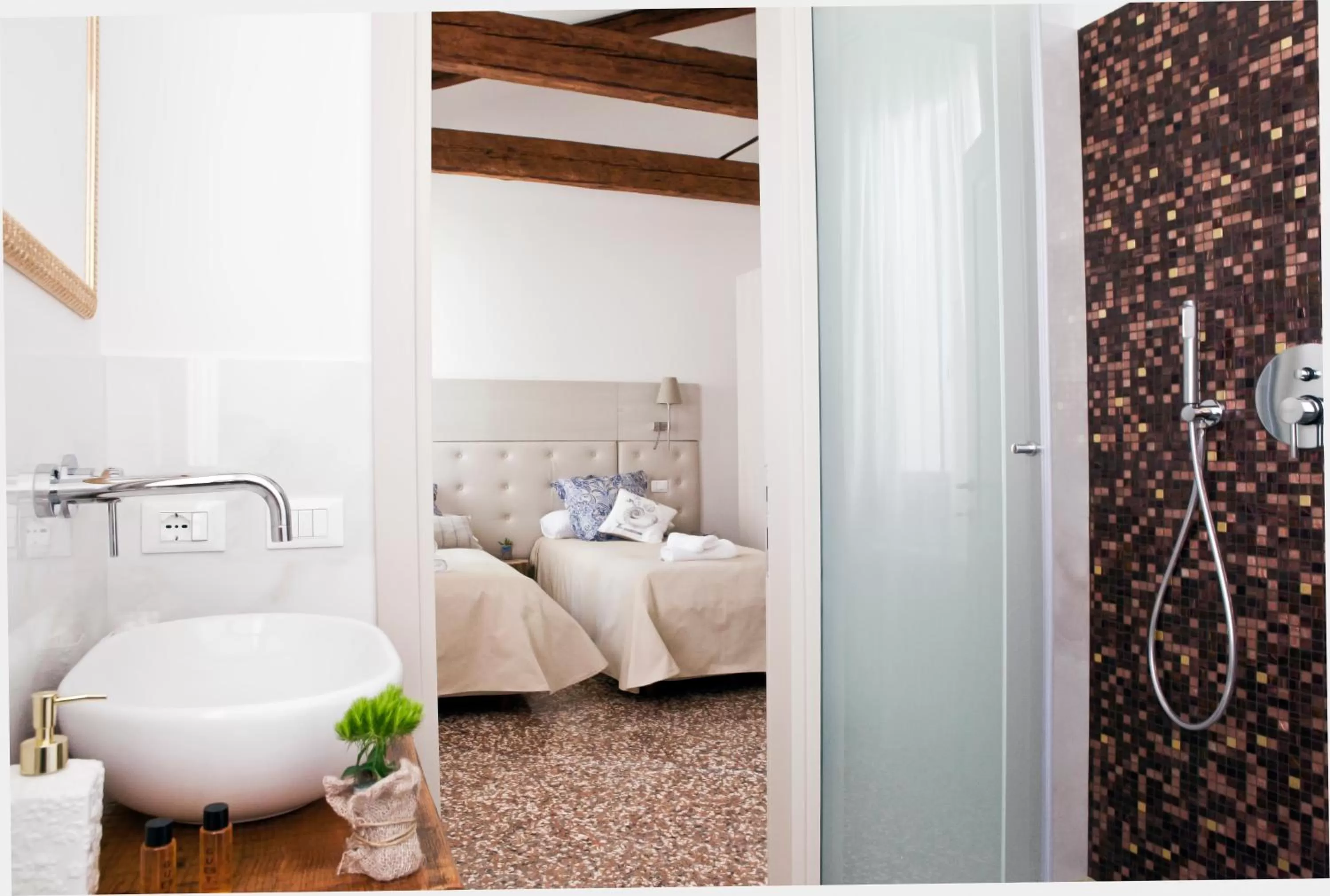 Bathroom, Bed in B&B Al Pozzo di Luce