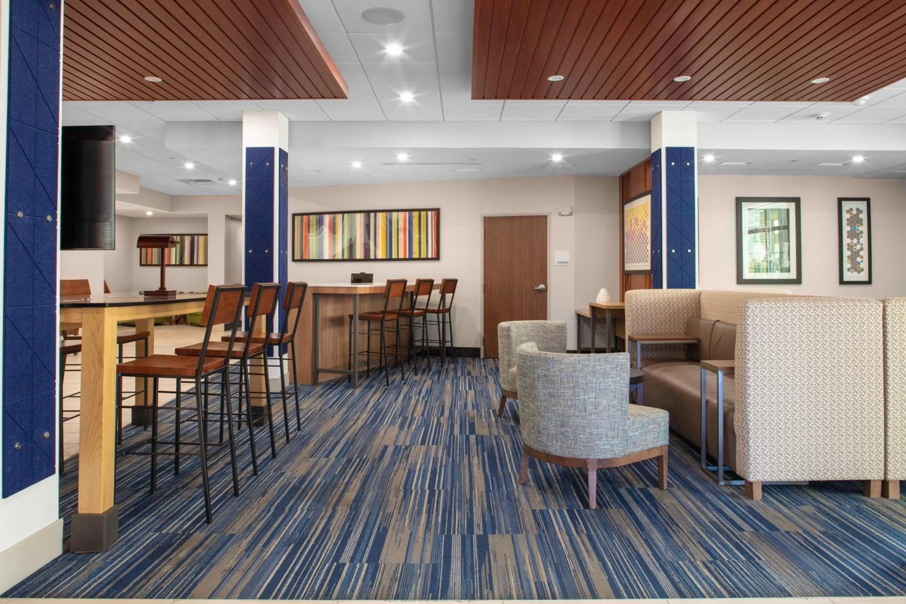 Property building in Holiday Inn Express - Wells-Ogunquit-Kennebunk by IHG