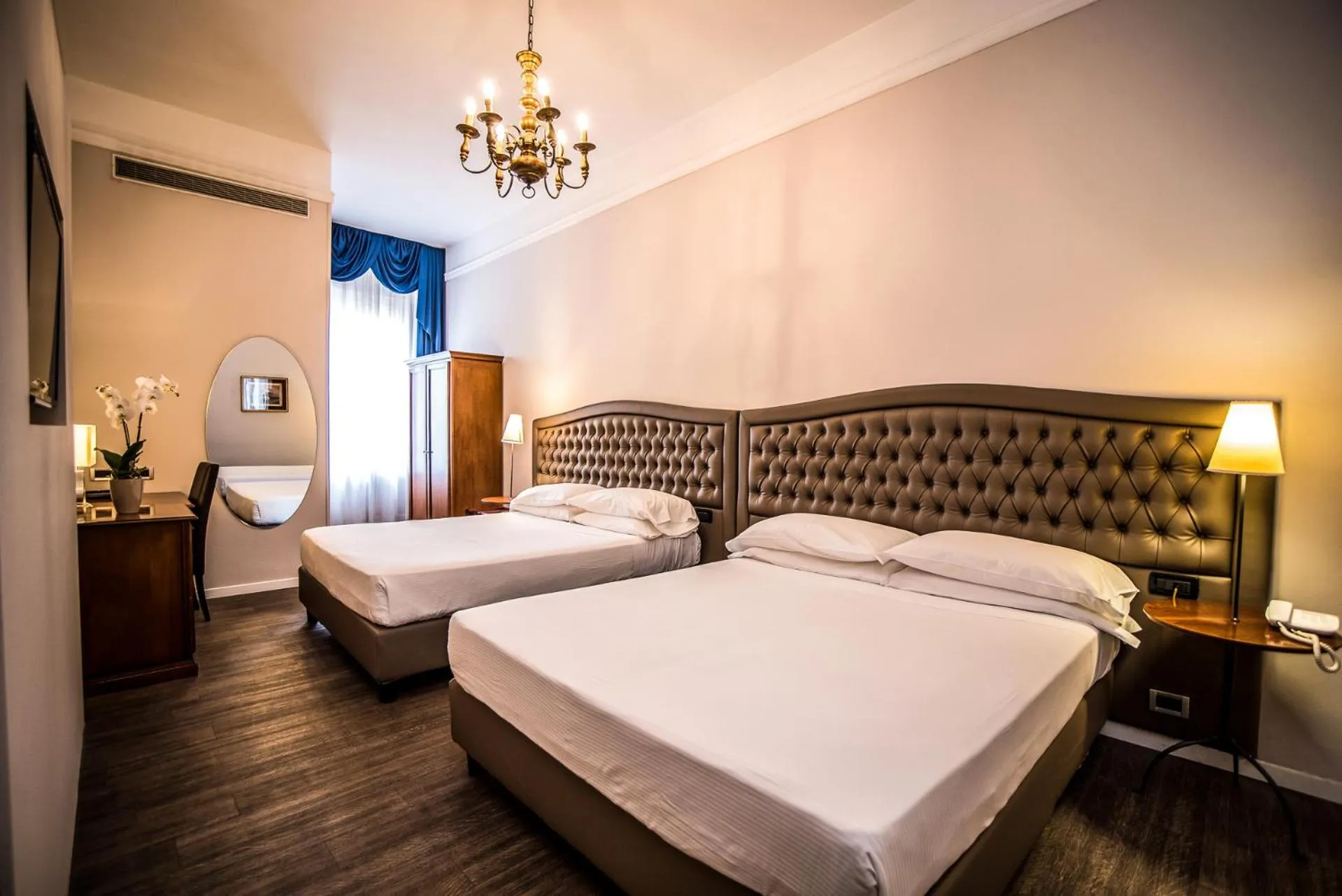 Bed in Hotel Ristorante Ala d'Oro