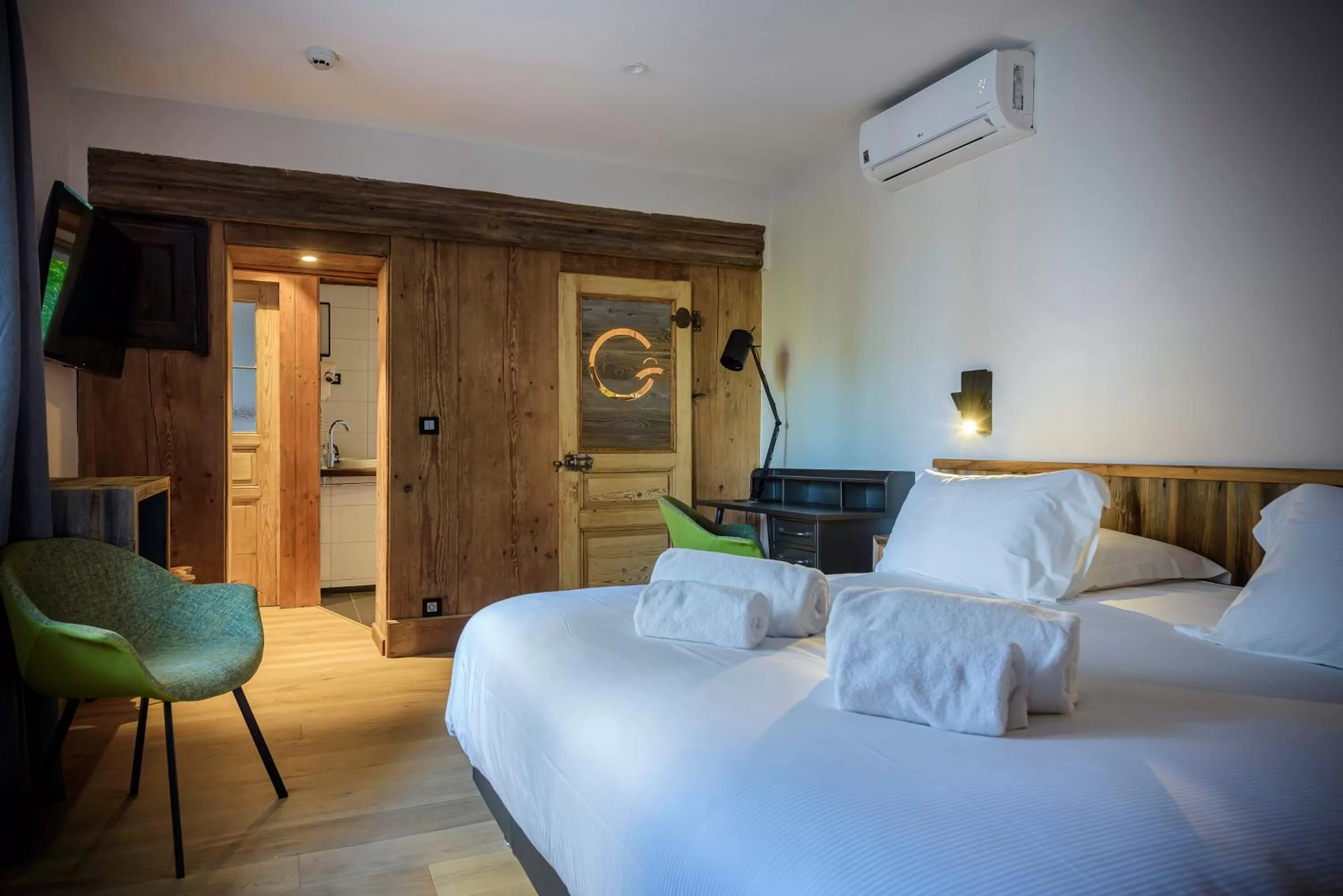 Bed in Hôtel La Garenne