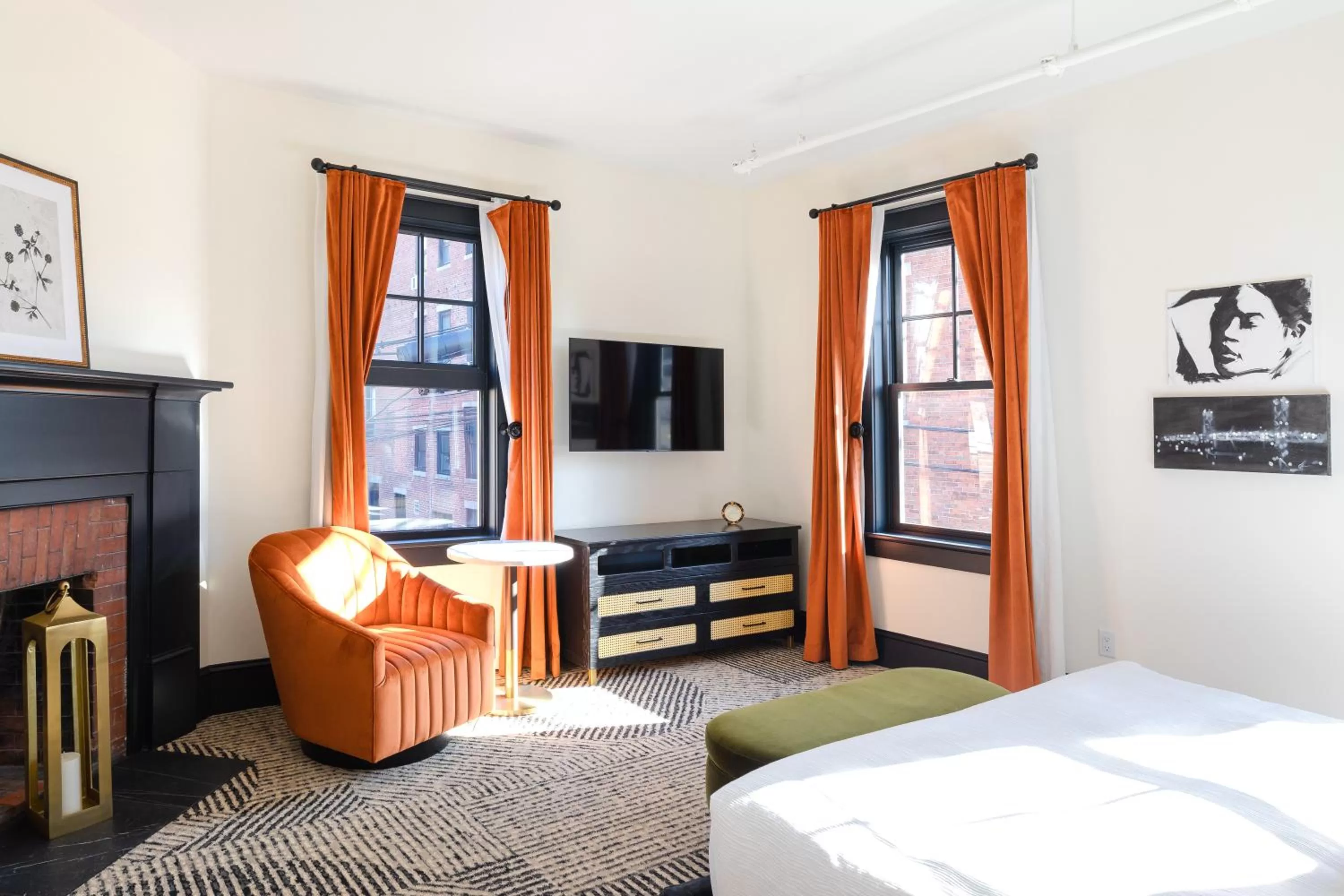 TV and multimedia, Bed in Hotel Thaxter