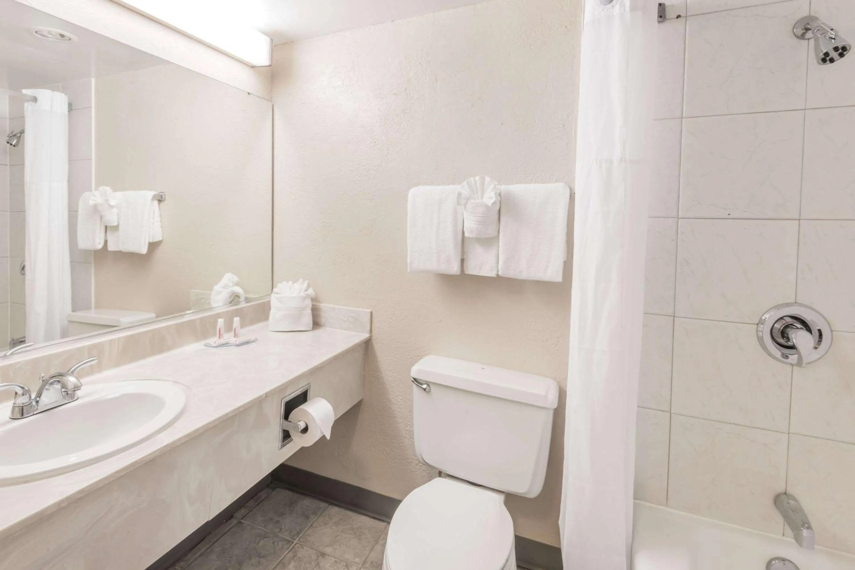 Photo of the whole room in Columbus Grand Hotel & Banquet Center