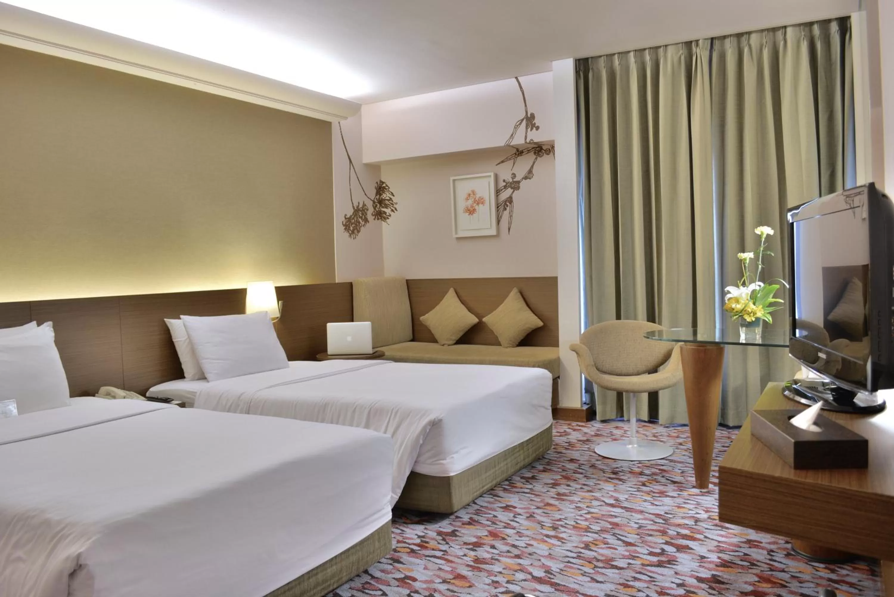 Photo of the whole room, Bed in Rama Gardens Hotel Bangkok