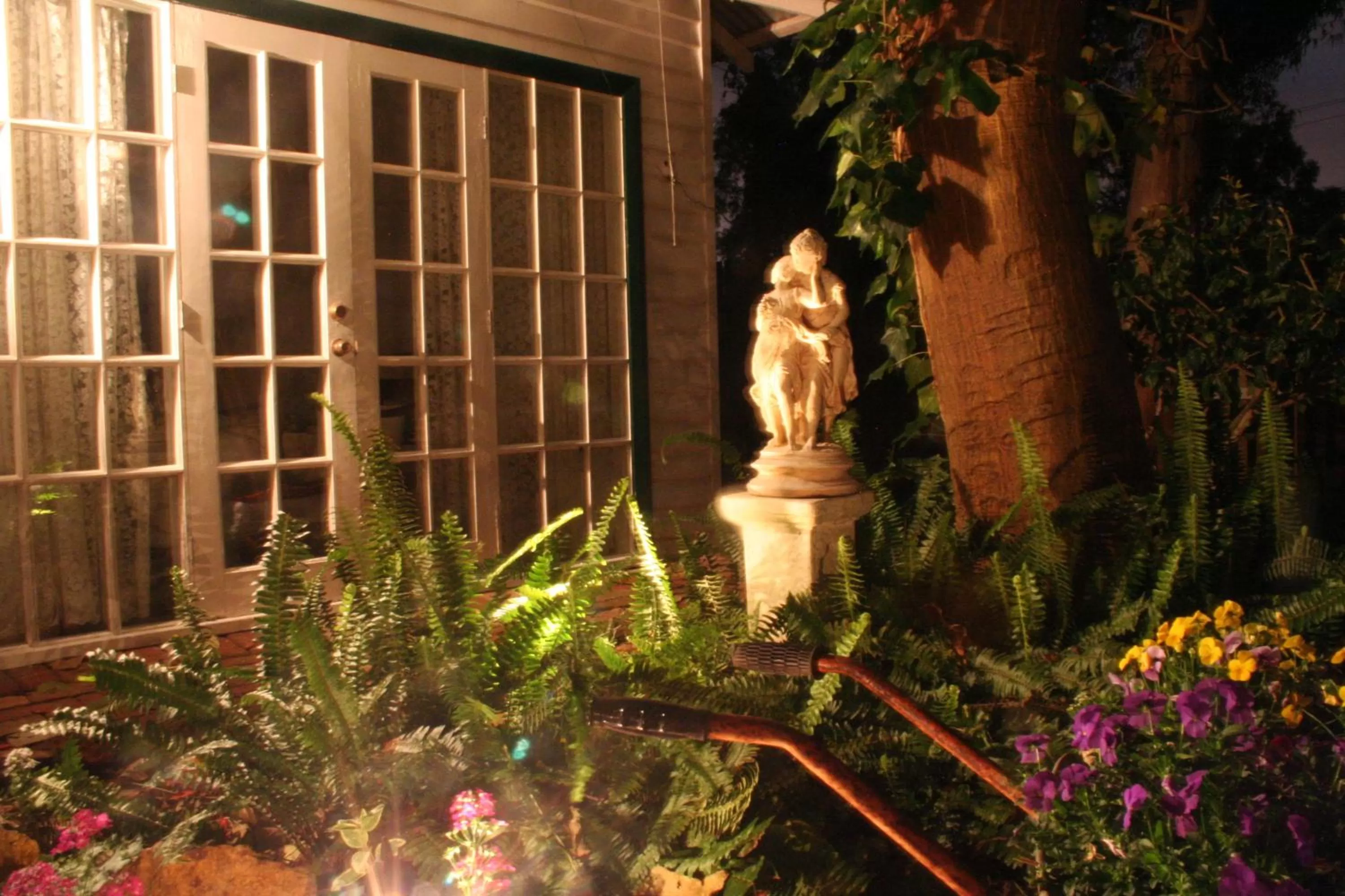 Garden in Rosebridge House Bed & Breakfast Adult Retreat