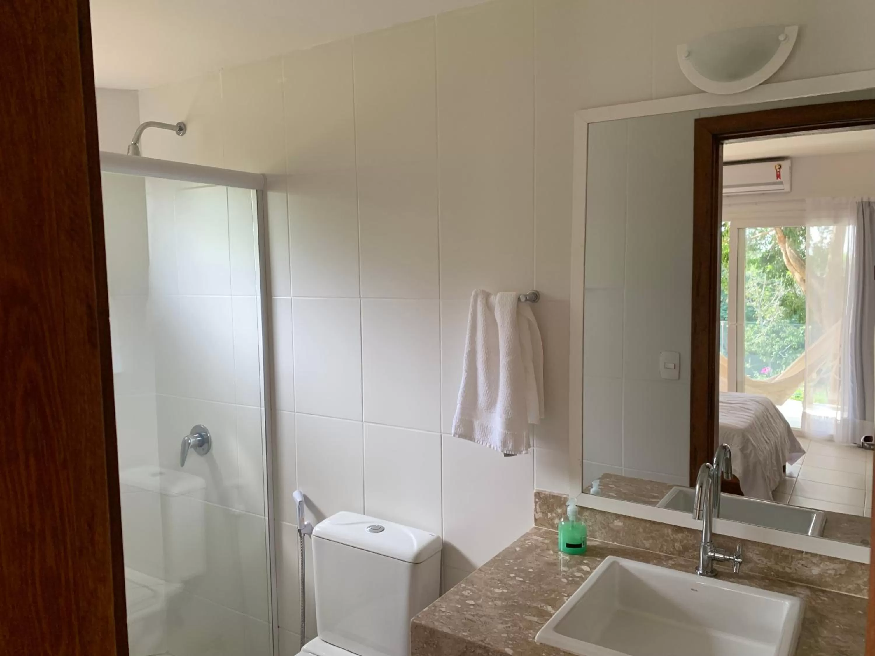 Bathroom in Praia da Ferradurinha Guest House