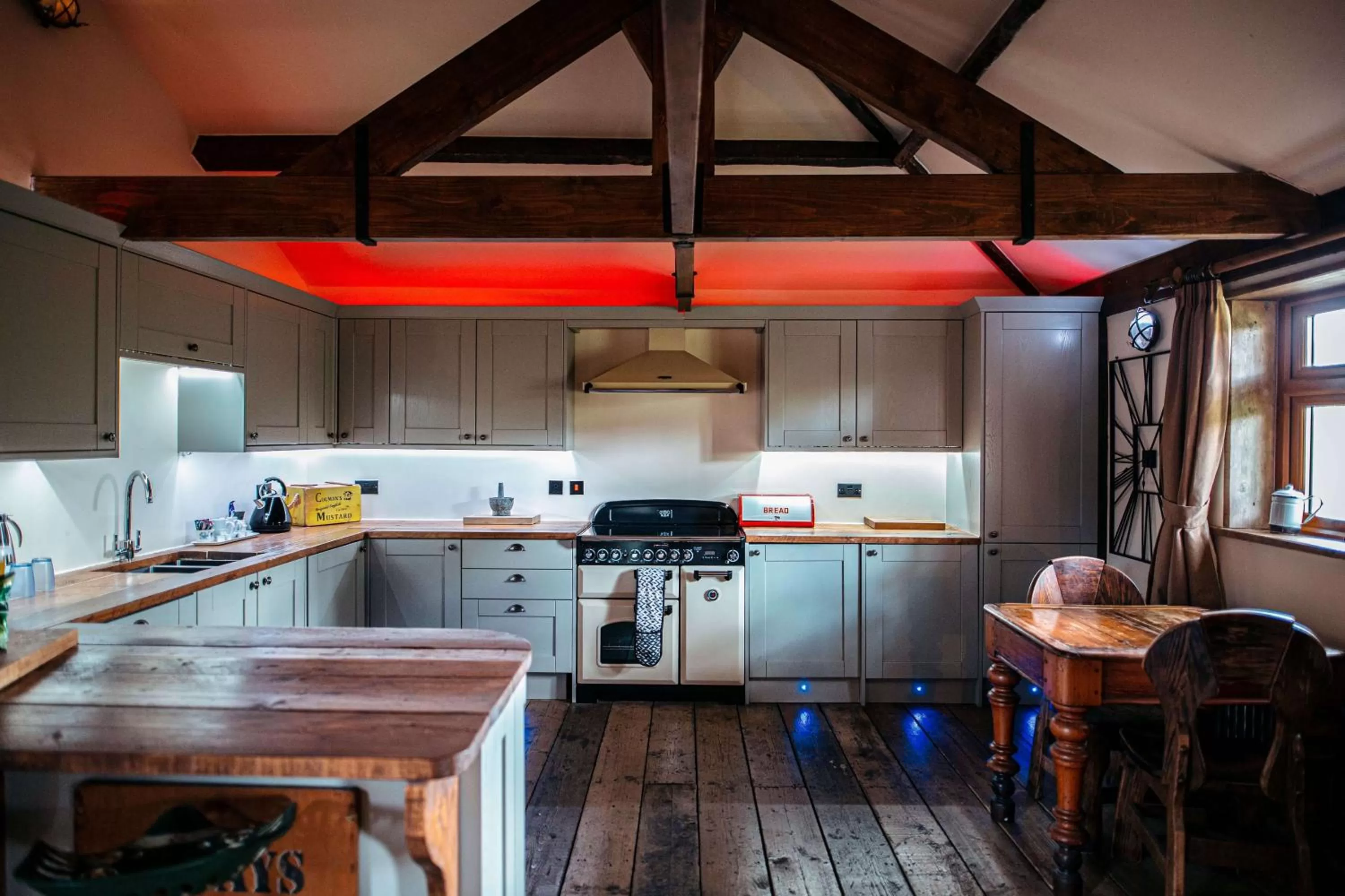 Kitchen or kitchenette in South Causey Inn