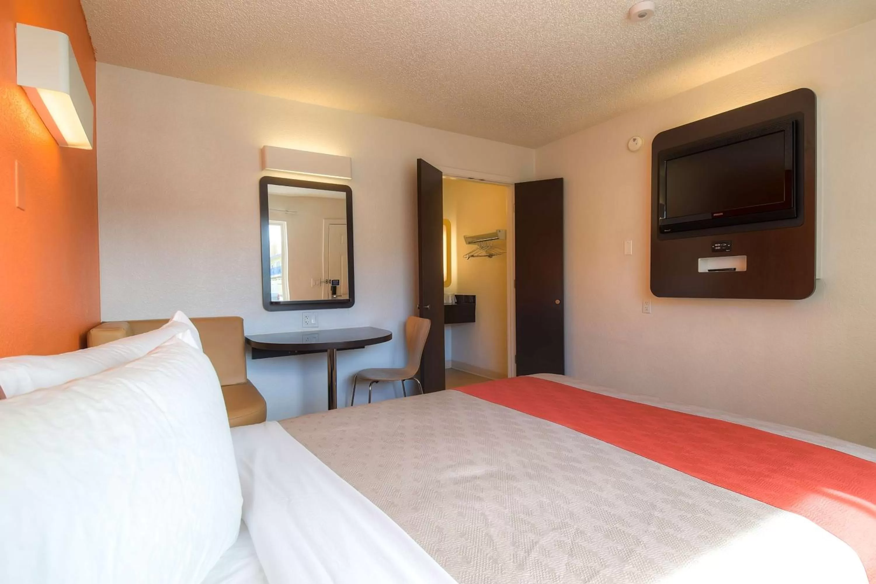 Double Room - Disability Access in Motel 6-Las Vegas, NV - Tropicana
