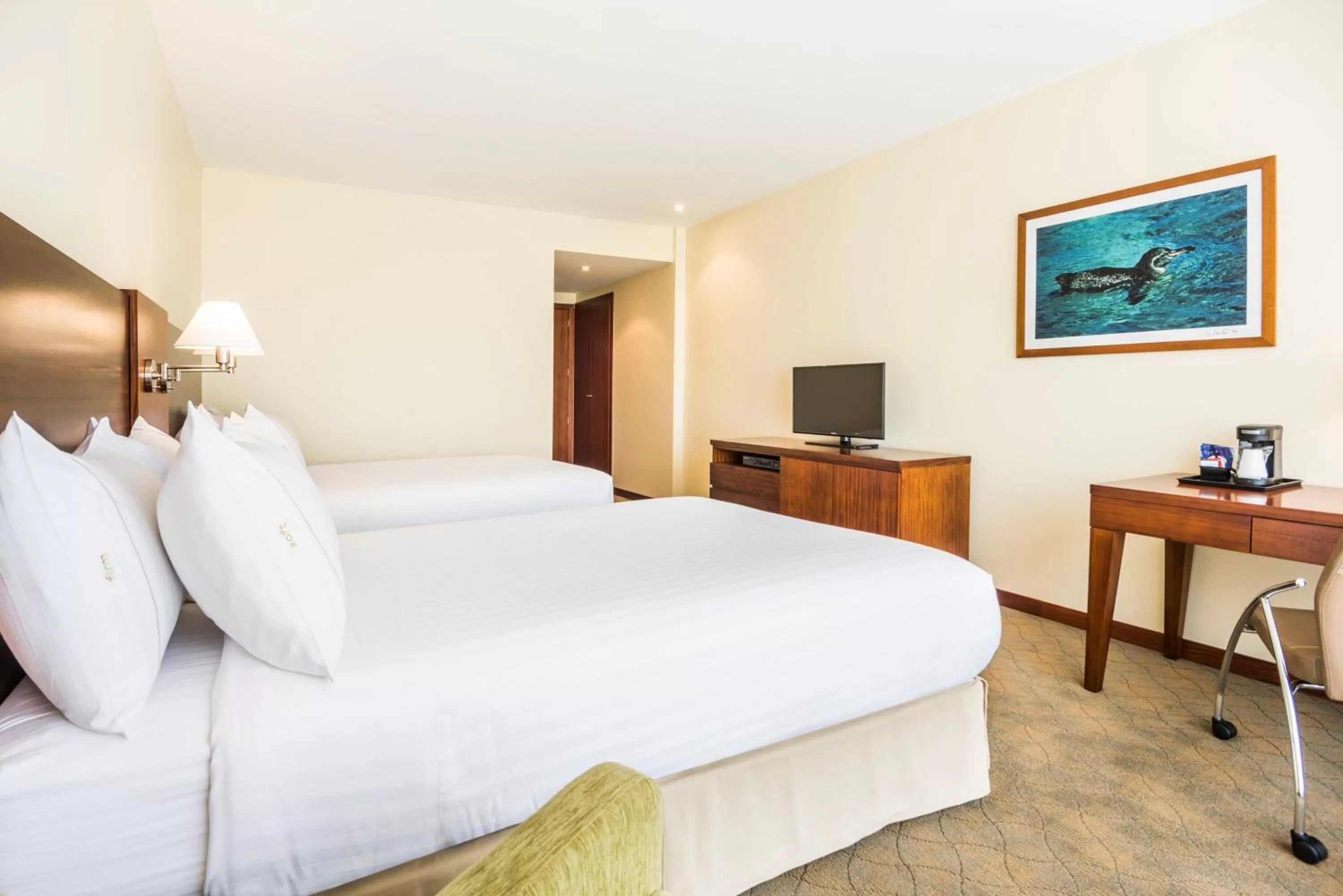 Photo of the whole room, Bed in Holiday Inn Express Quito by IHG