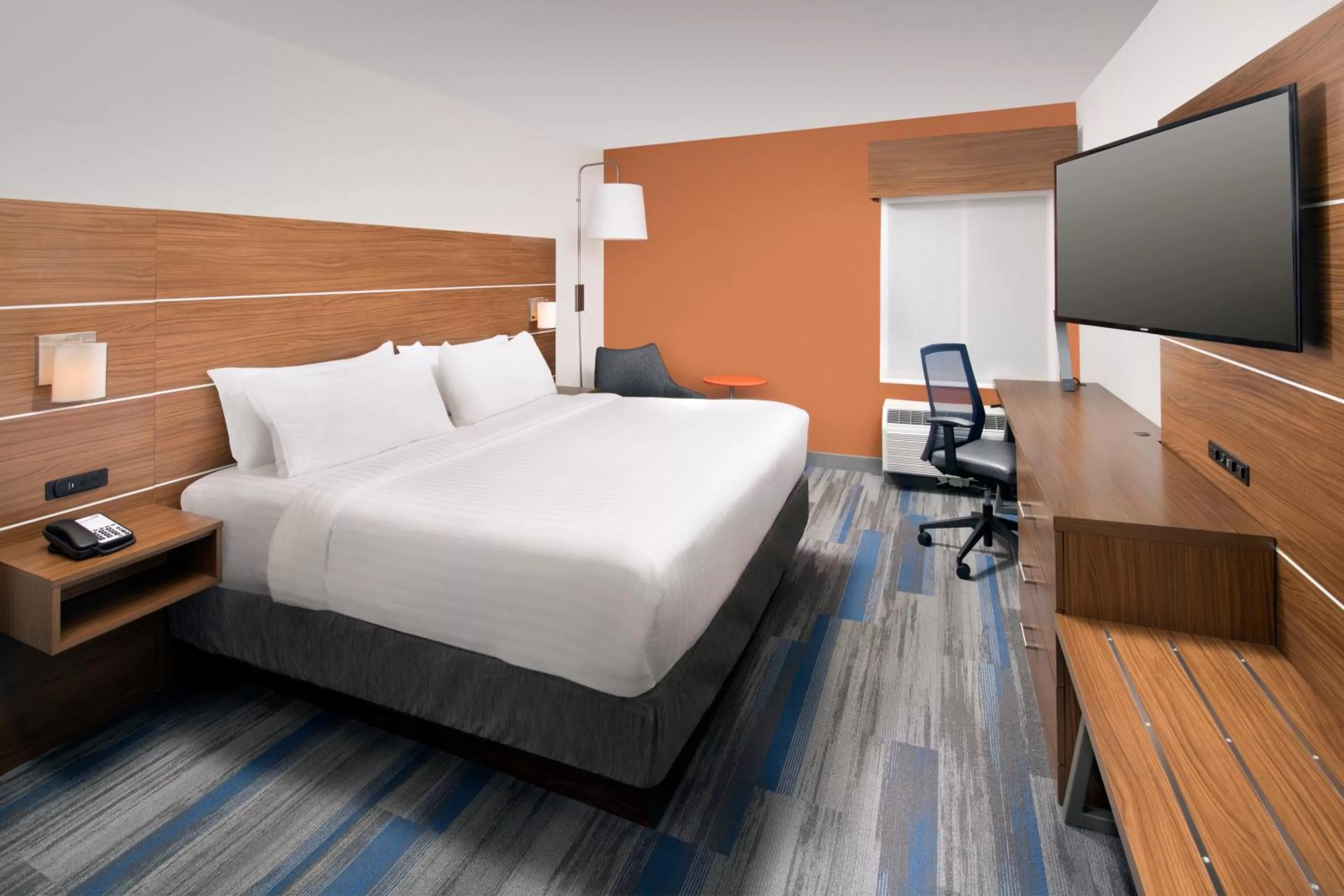 Photo of the whole room, Bed in Holiday Inn Express & Suites College Park - University Area by IHG