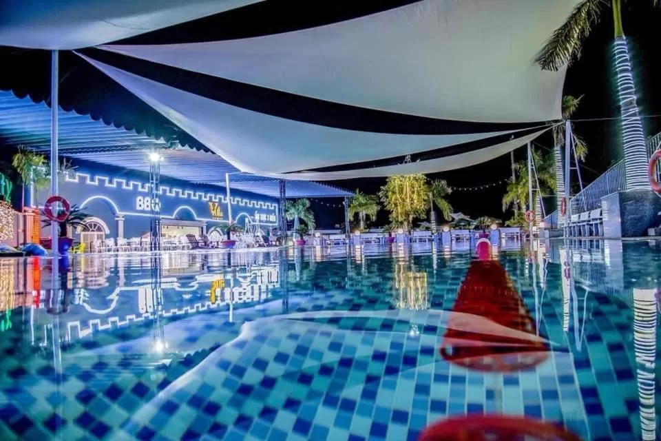 Swimming Pool in D'Villa Hotel - Homestay