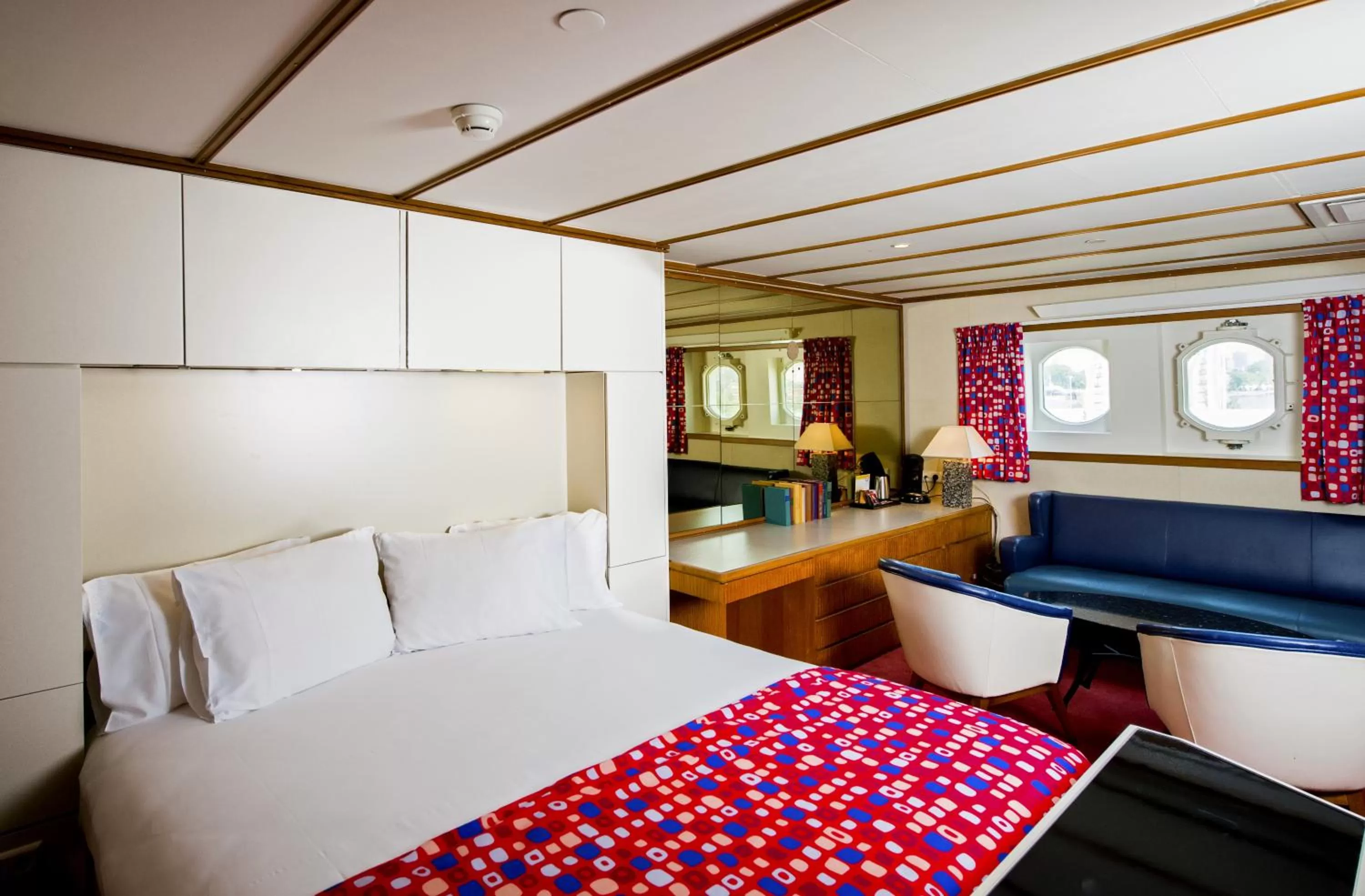 Bedroom, Bed in ss Rotterdam by WestCord