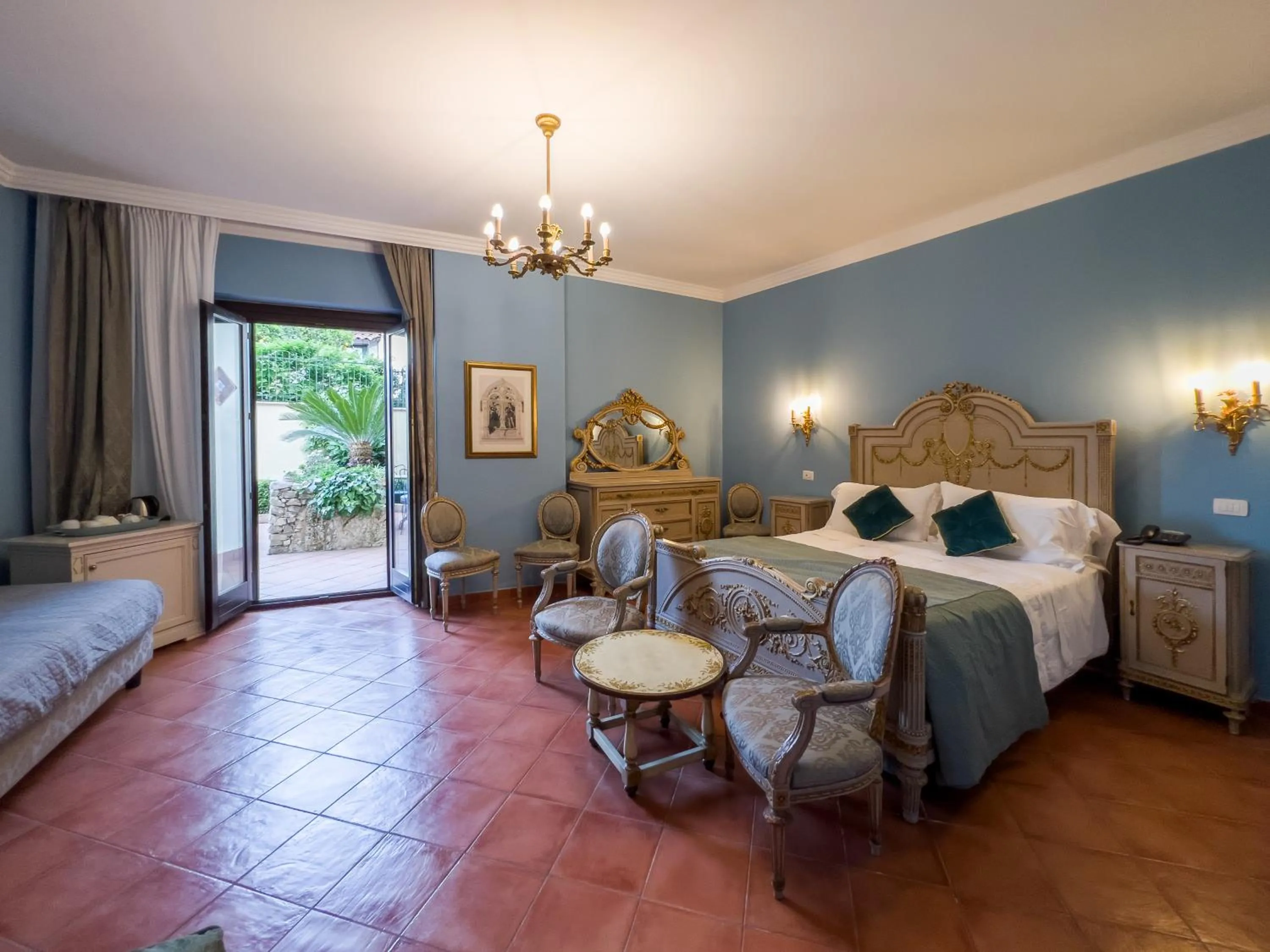 Bedroom, Bed in Hotel Sirius