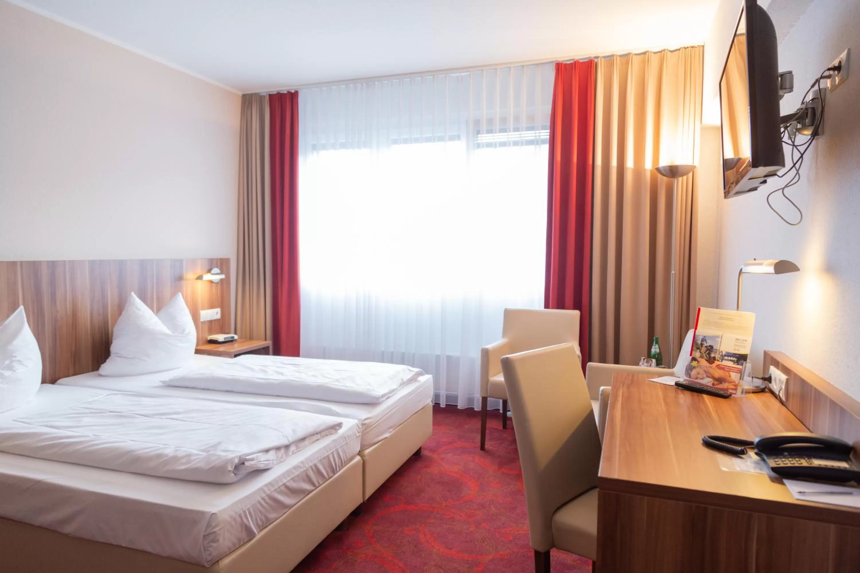 Bedroom, Bed in Das Ebertor - Hotel & Hostel