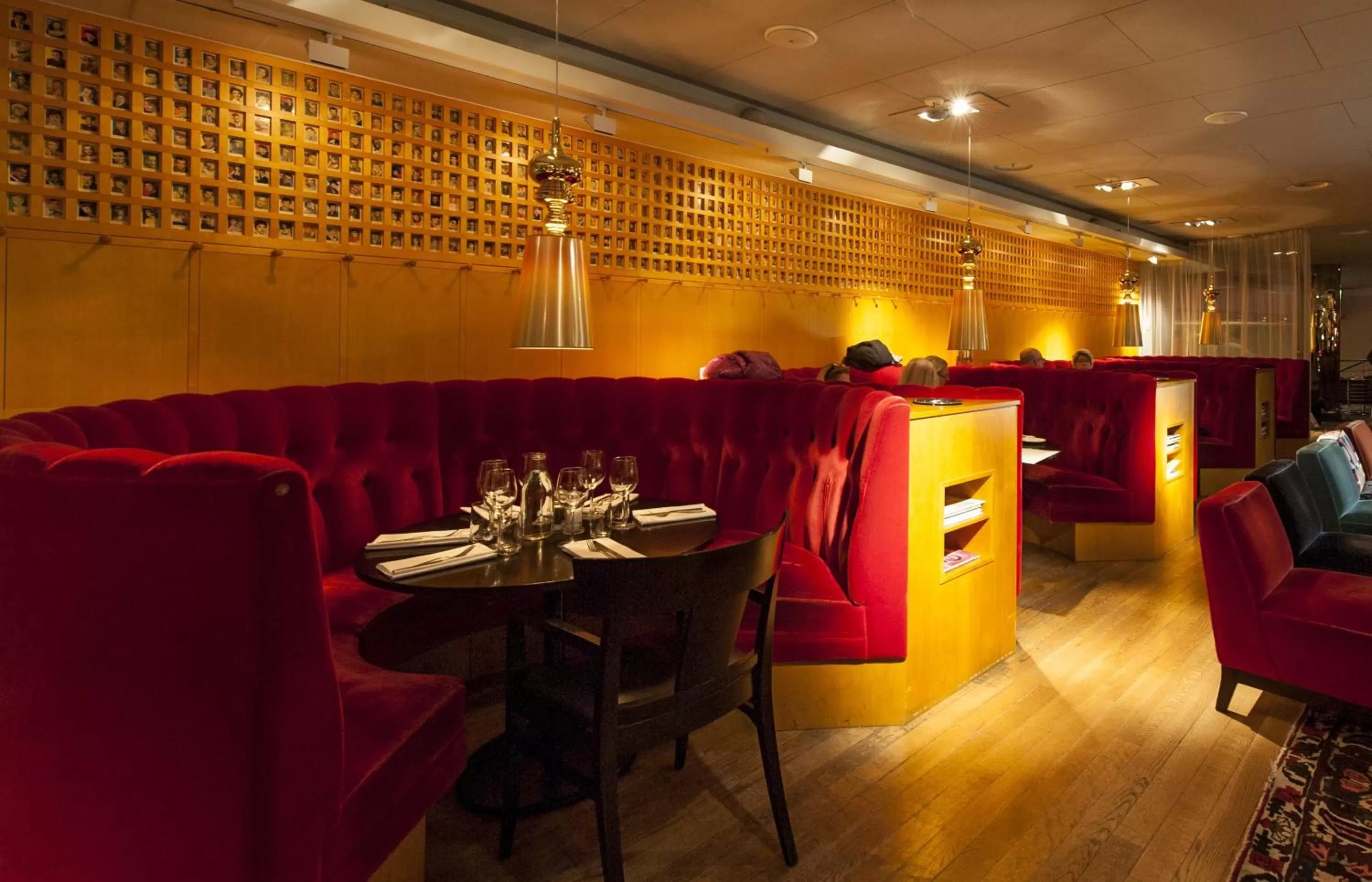 Restaurant/places to eat in Hotel Rival