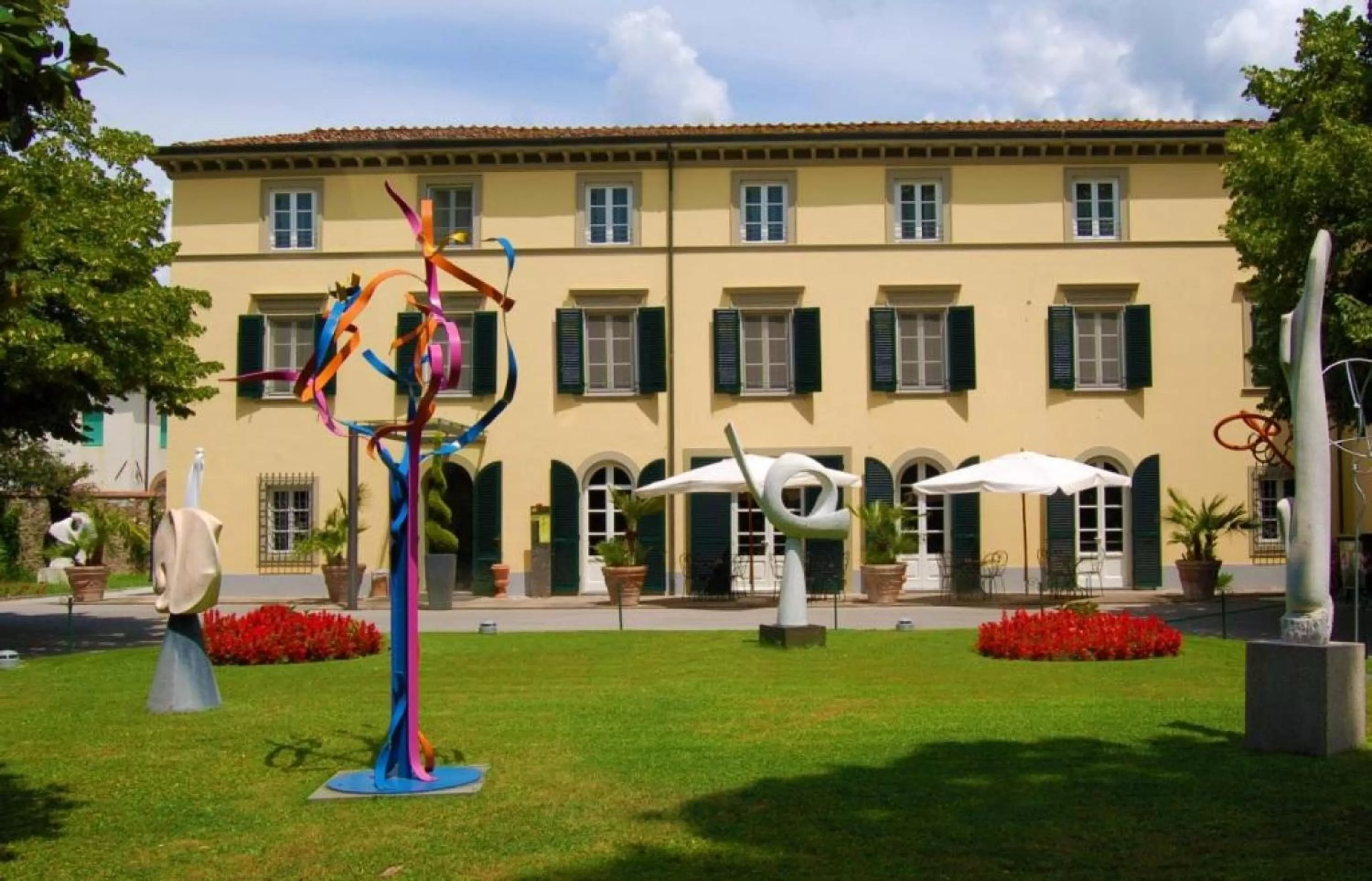 Property building in Hotel Hambros - Il Parco in Villa Banchieri