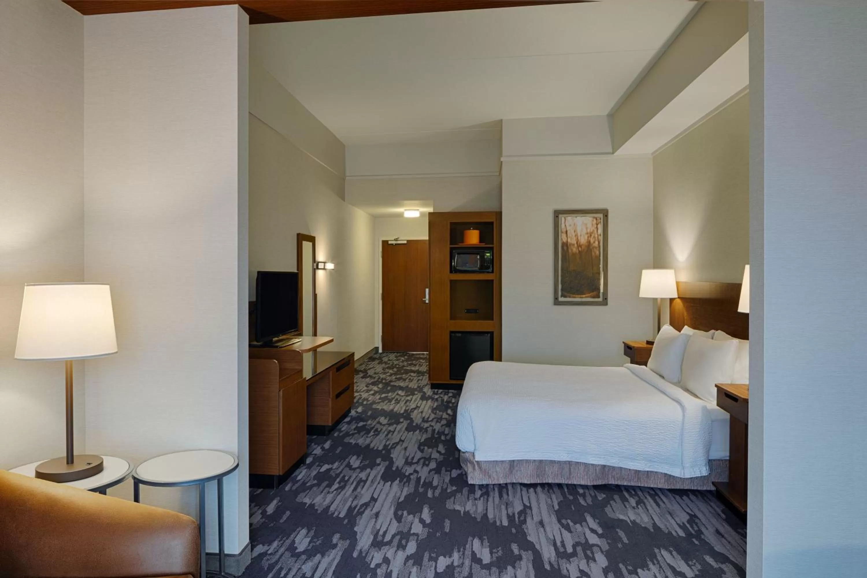 Photo of the whole room, Bed in Fairfield Inn & Suites by Marriott Columbus Airport