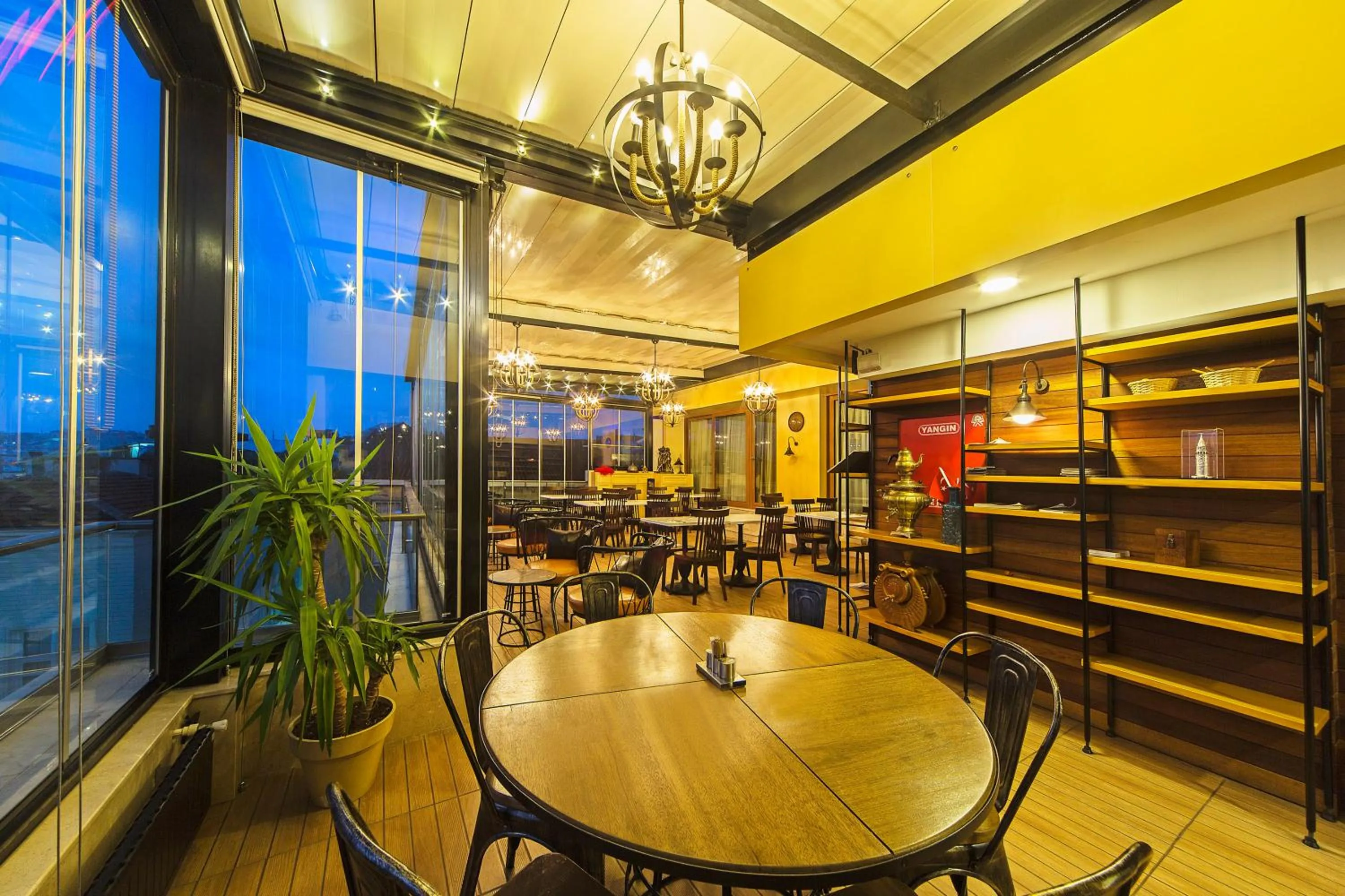 Restaurant/places to eat in Ada Karakoy Hotel - Special Category