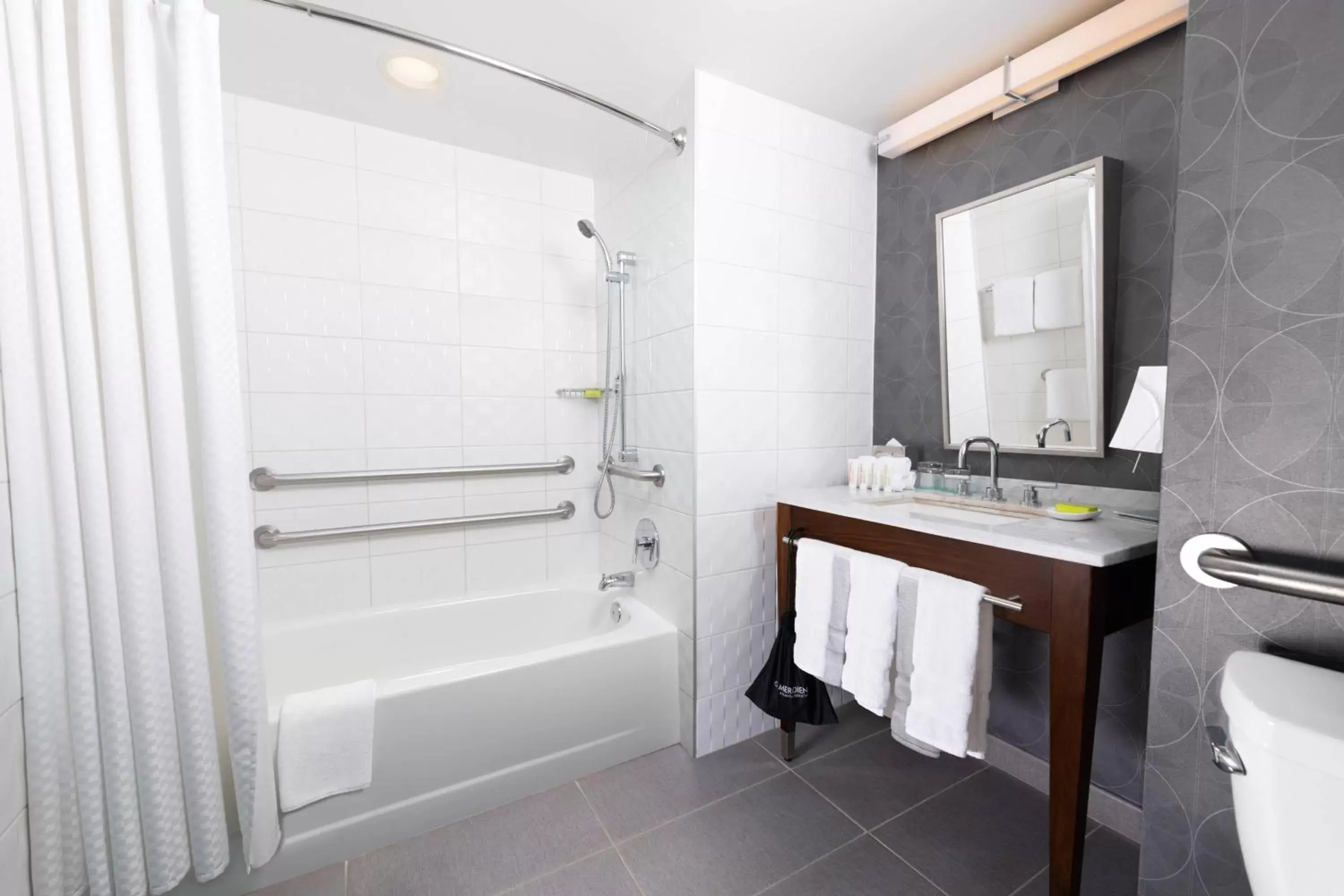 Executive Suite, 1 King in Le Meridien Atlanta Perimeter Executive Suite, 1 King in Le Meridien Atlanta Perimeter