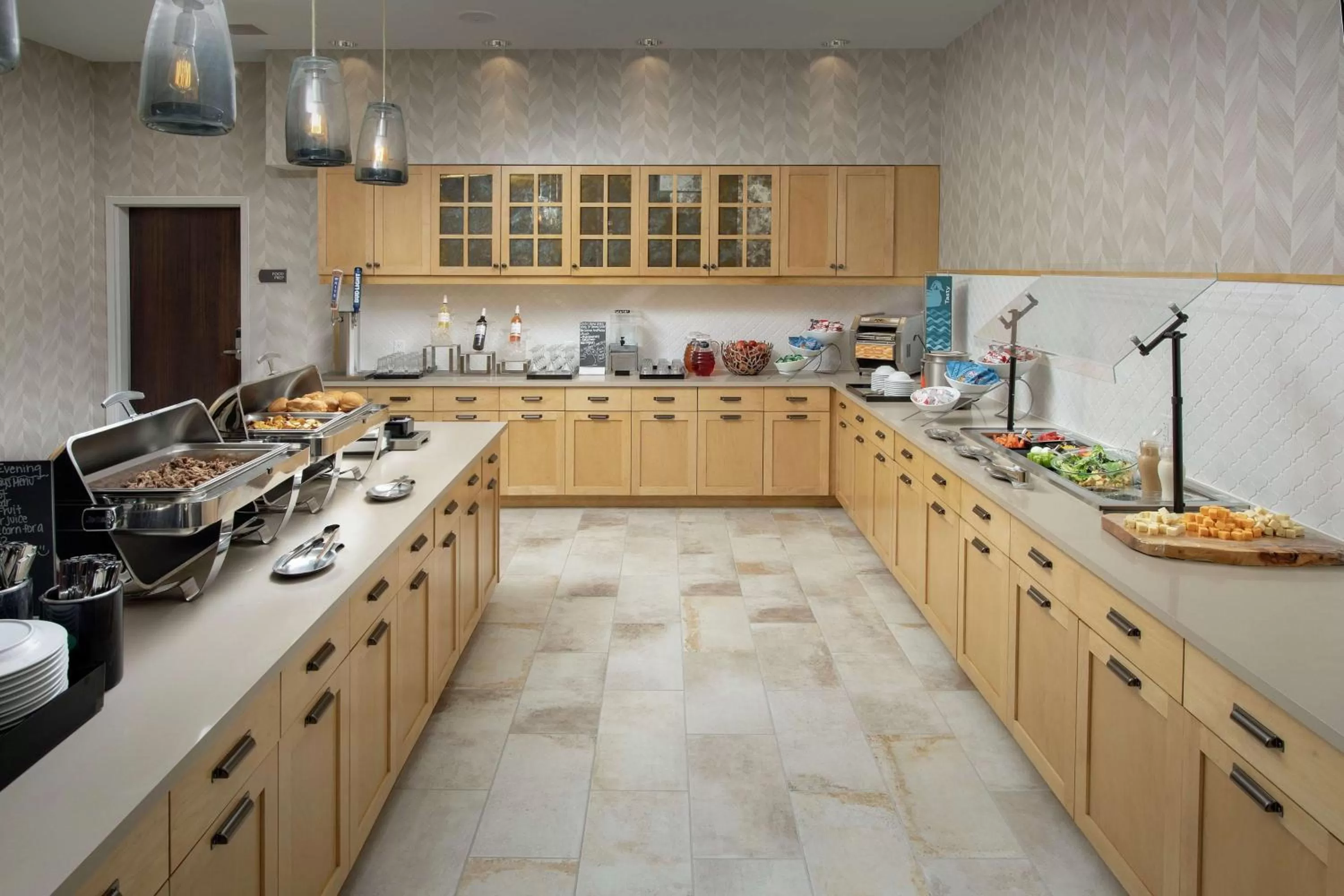 Dining area in Homewood Suites by Hilton Austin Downtown