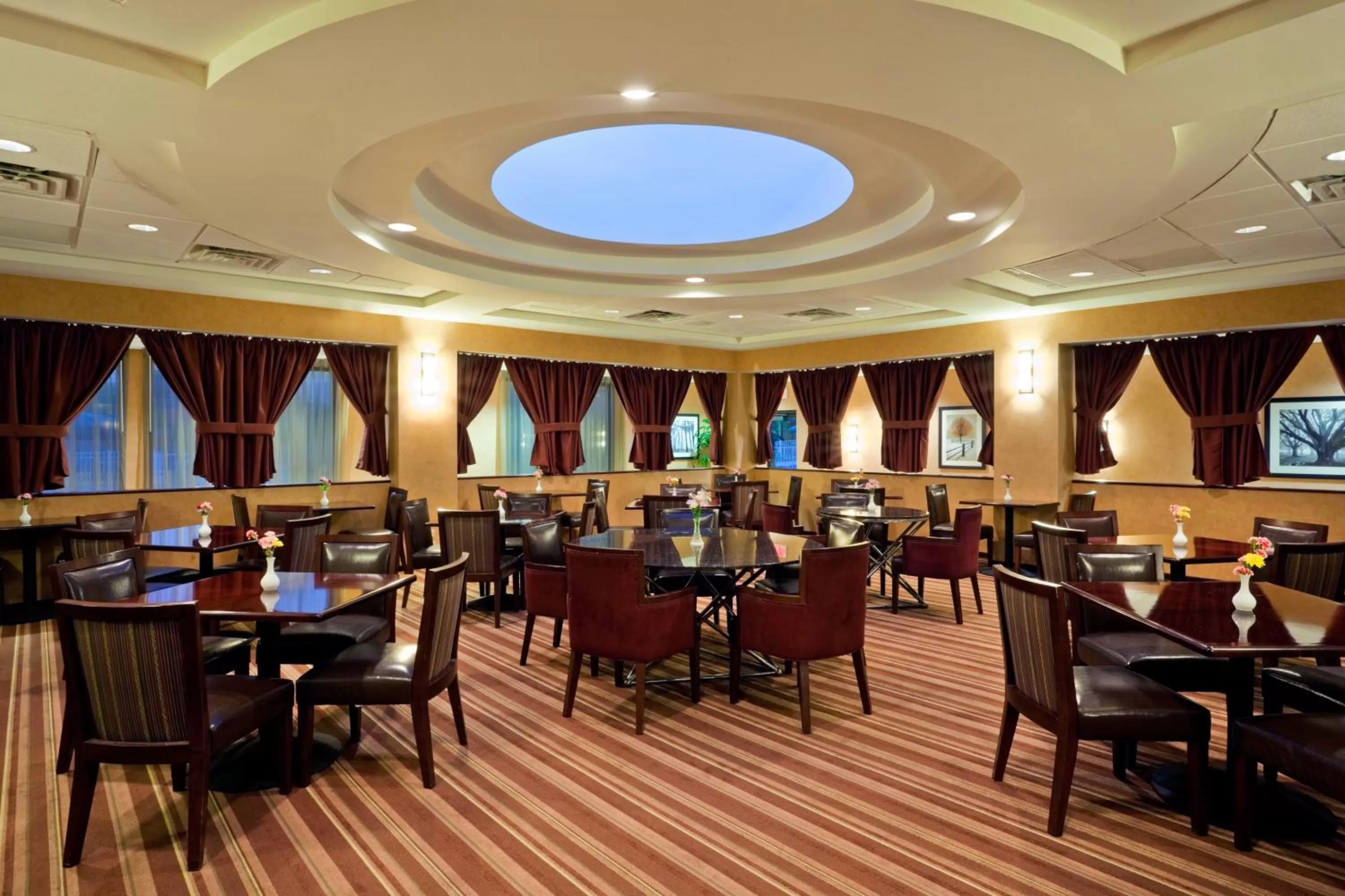 Restaurant/places to eat in Armoni Inn & Suites