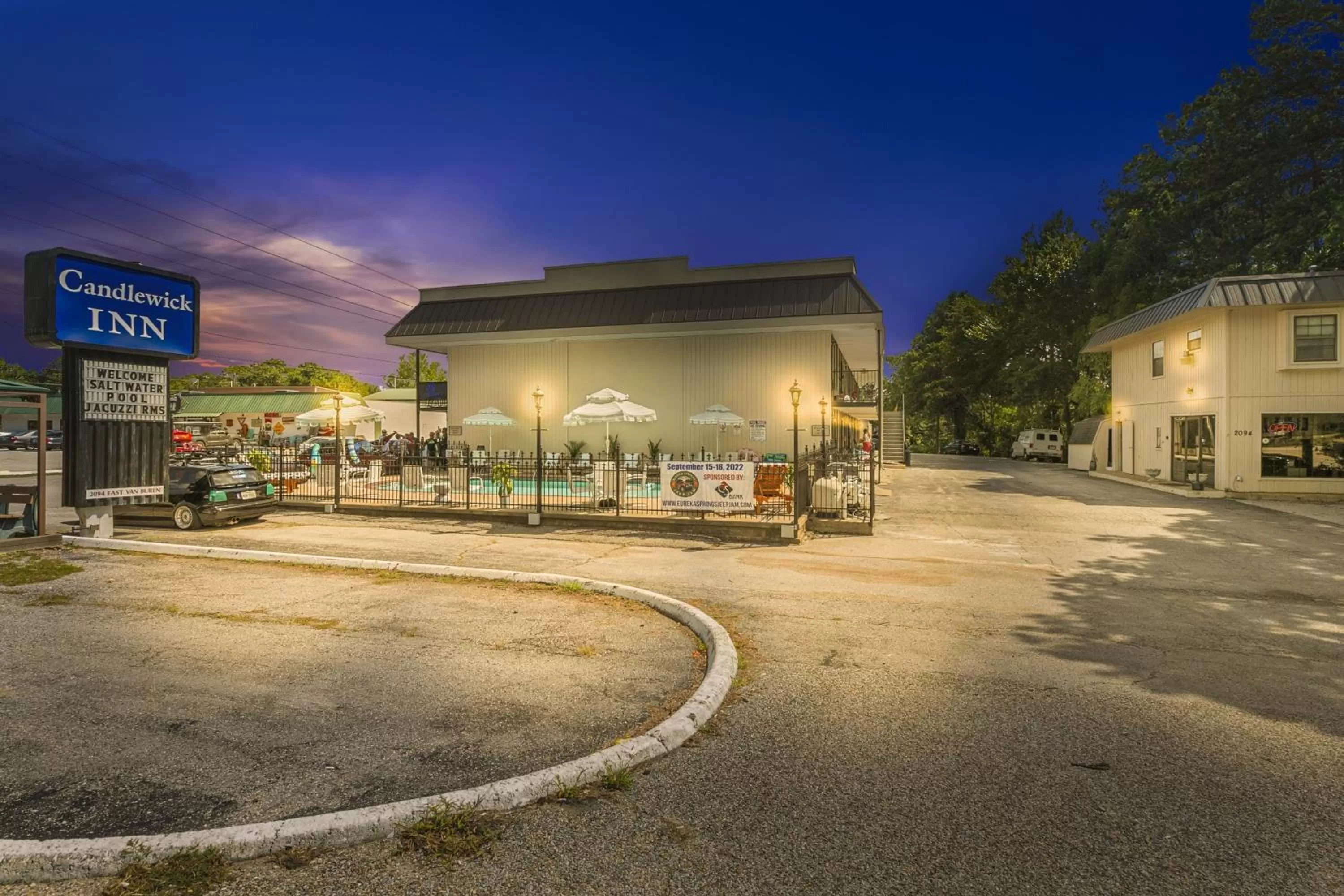 Street view in Candlewick Inn and Suites