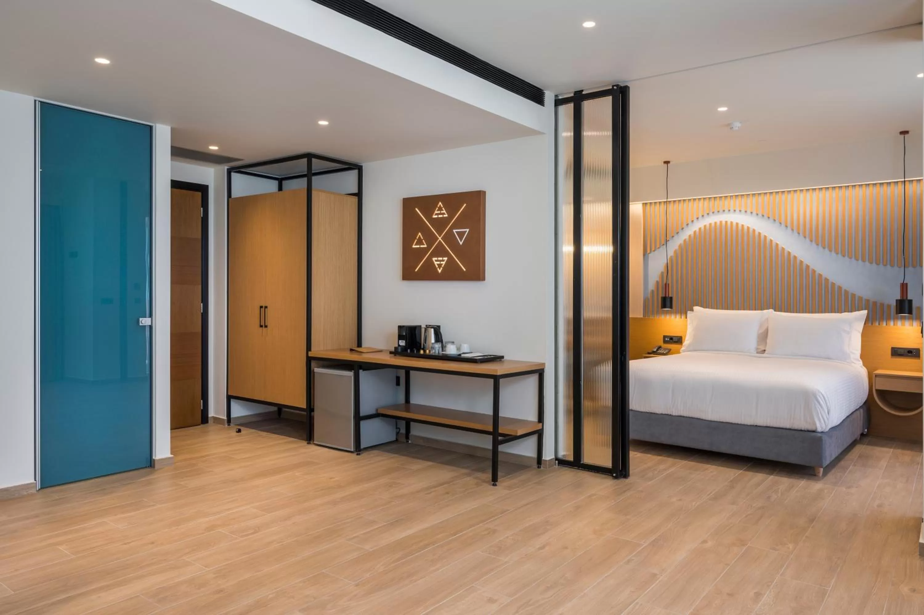 Photo of the whole room, Bed in Hyperion City Hotel & Spa