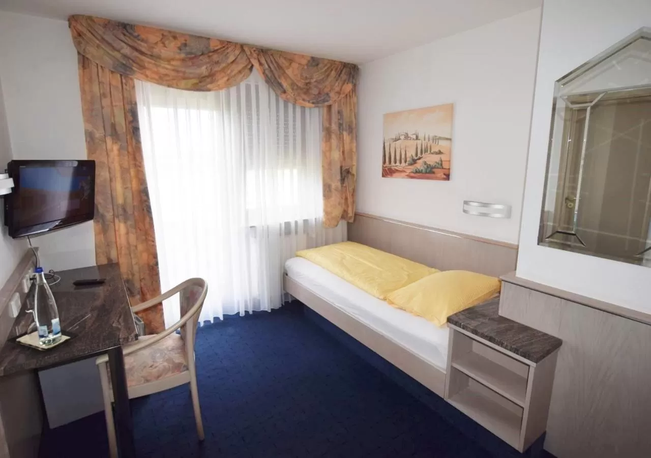 Photo of the whole room, Bed in Hotel Alena - Kontaktlos Check-In