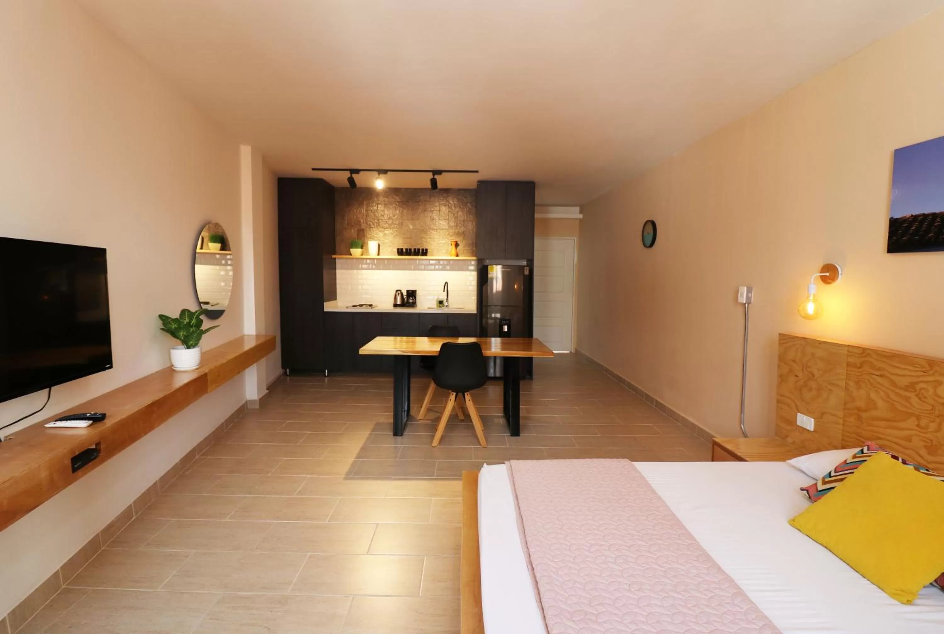 TV/Entertainment Center in 554 Apartments