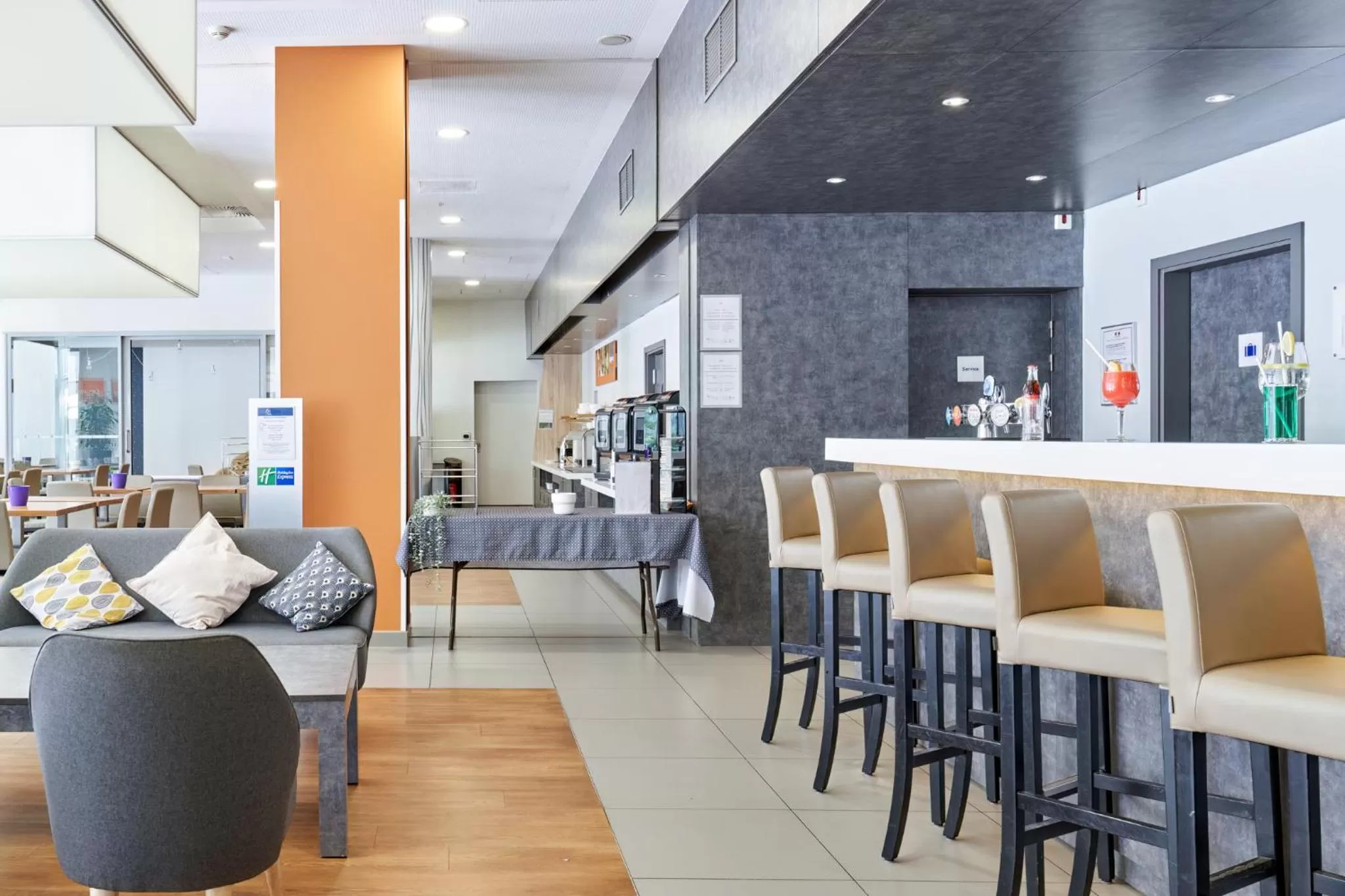 Lounge or bar in Holiday Inn Express Strasbourg Centre by IHG