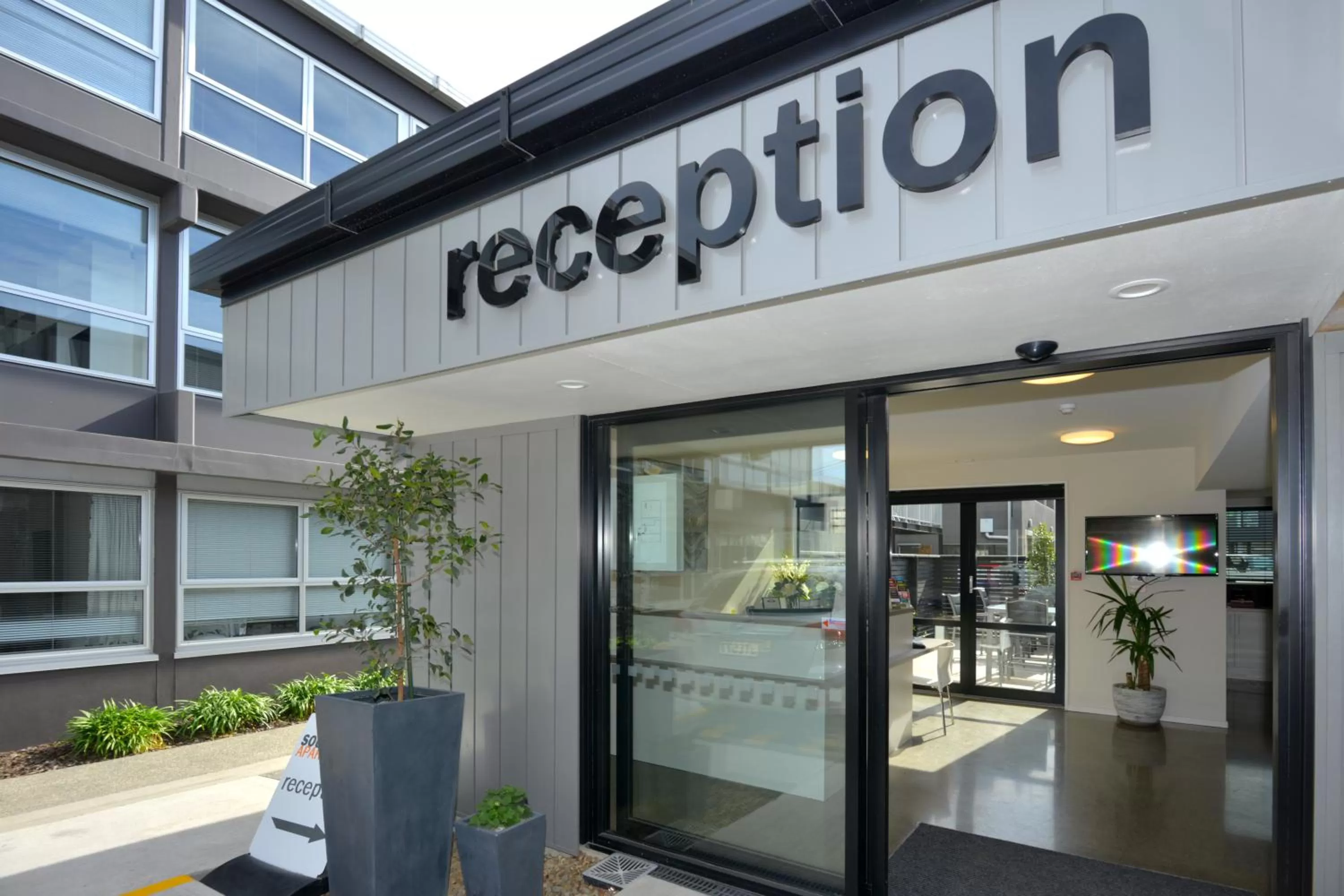 Lobby or reception in Southwark Hotel & Apartments