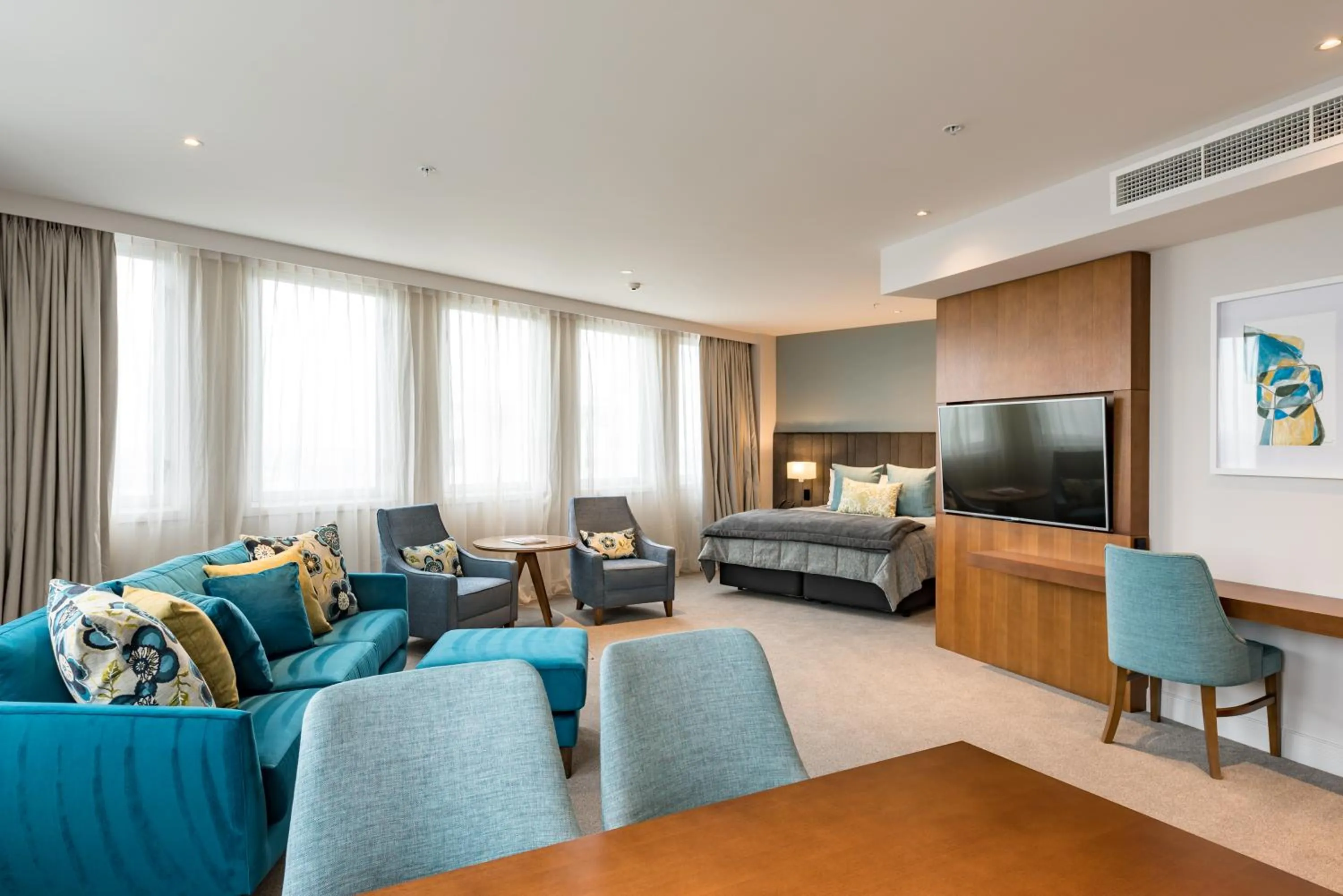 Photo of the whole room, Bed in Distinction Christchurch Hotel