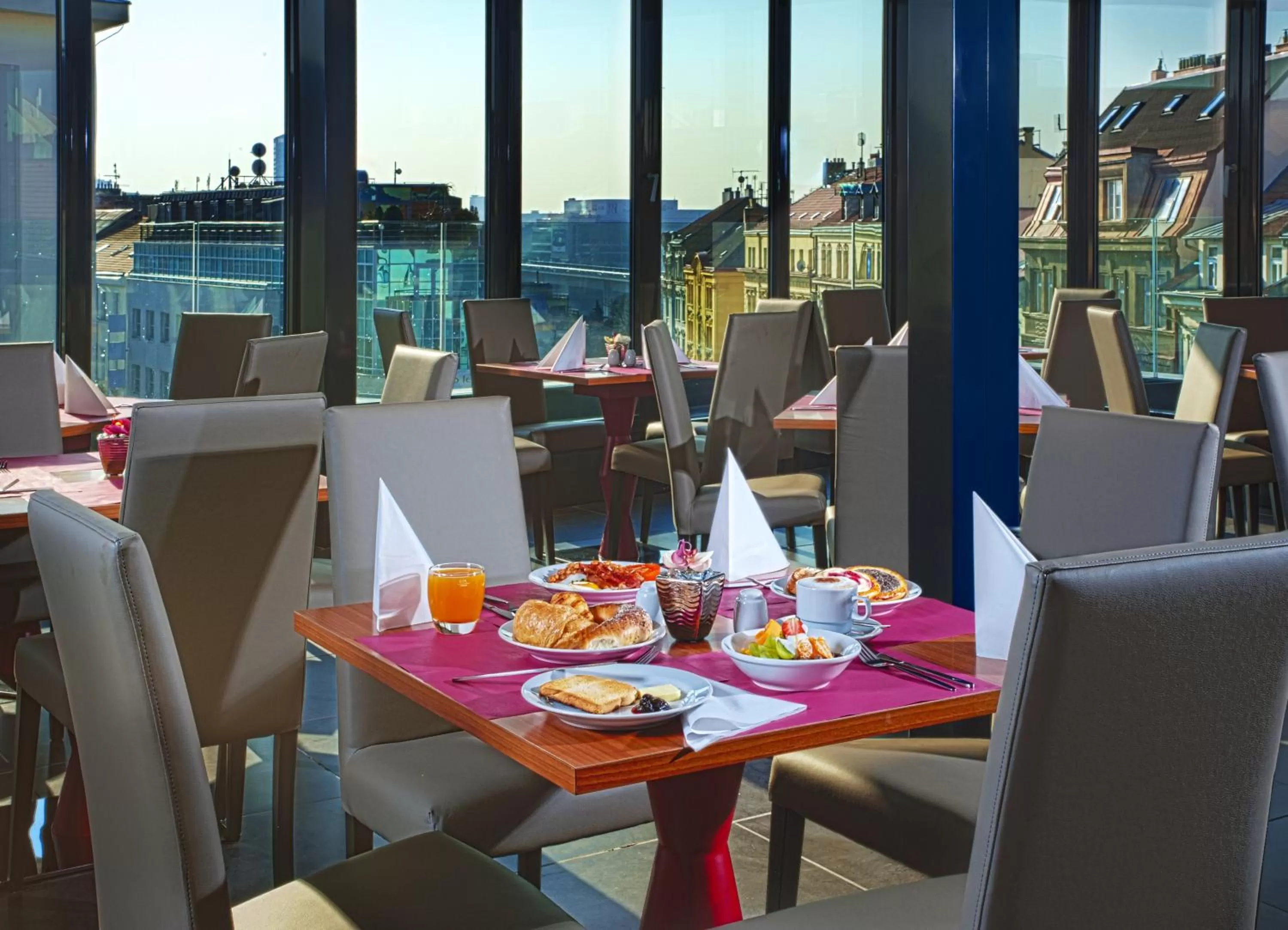 Restaurant/places to eat in Hotel Galileo