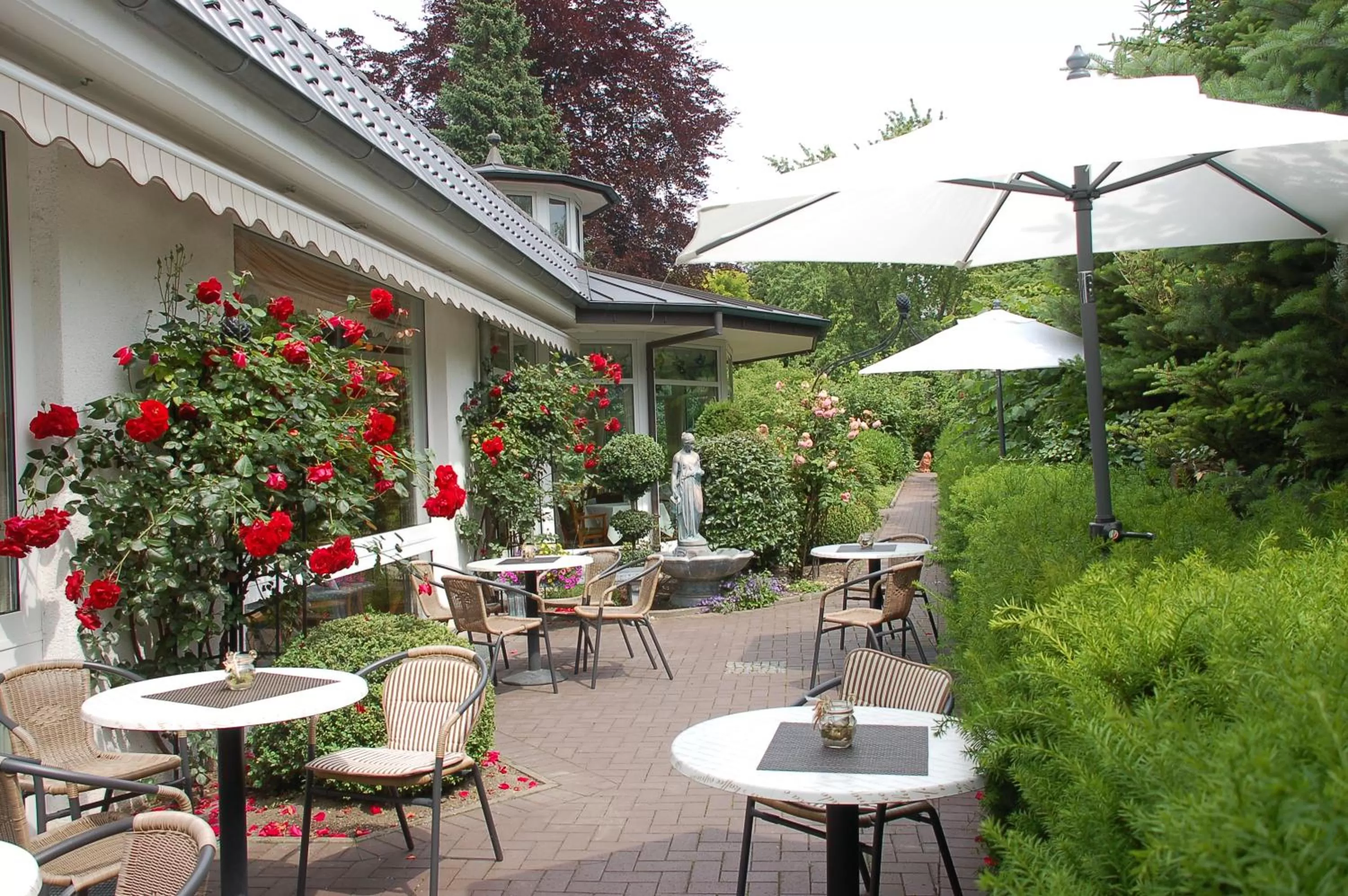 Balcony/Terrace, Restaurant/Places to Eat in Ferienhotel Haus Becker