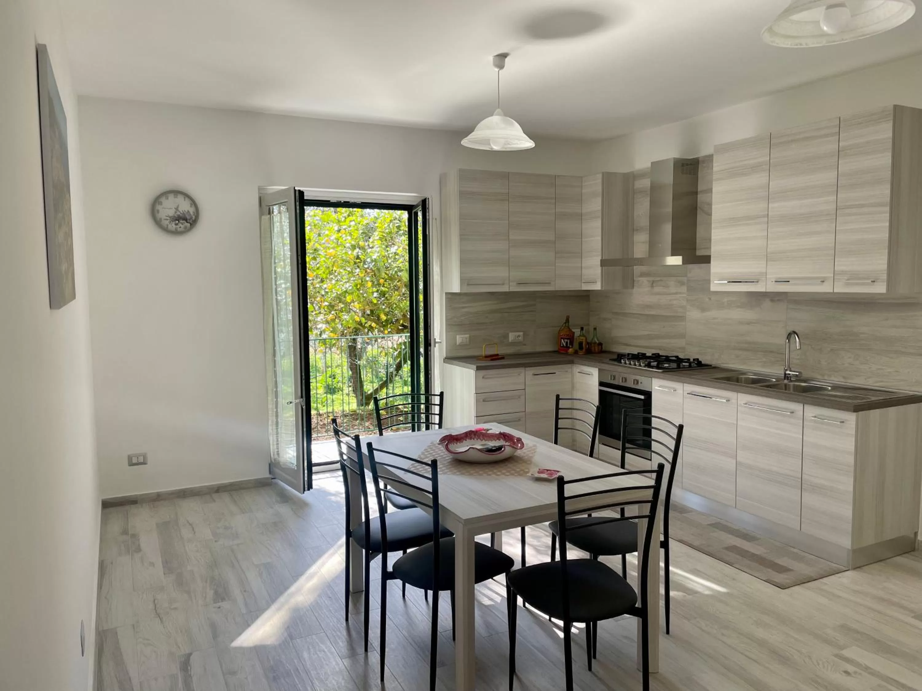 Kitchen or kitchenette in Sorrento Realty Holidays - The smile of the sun