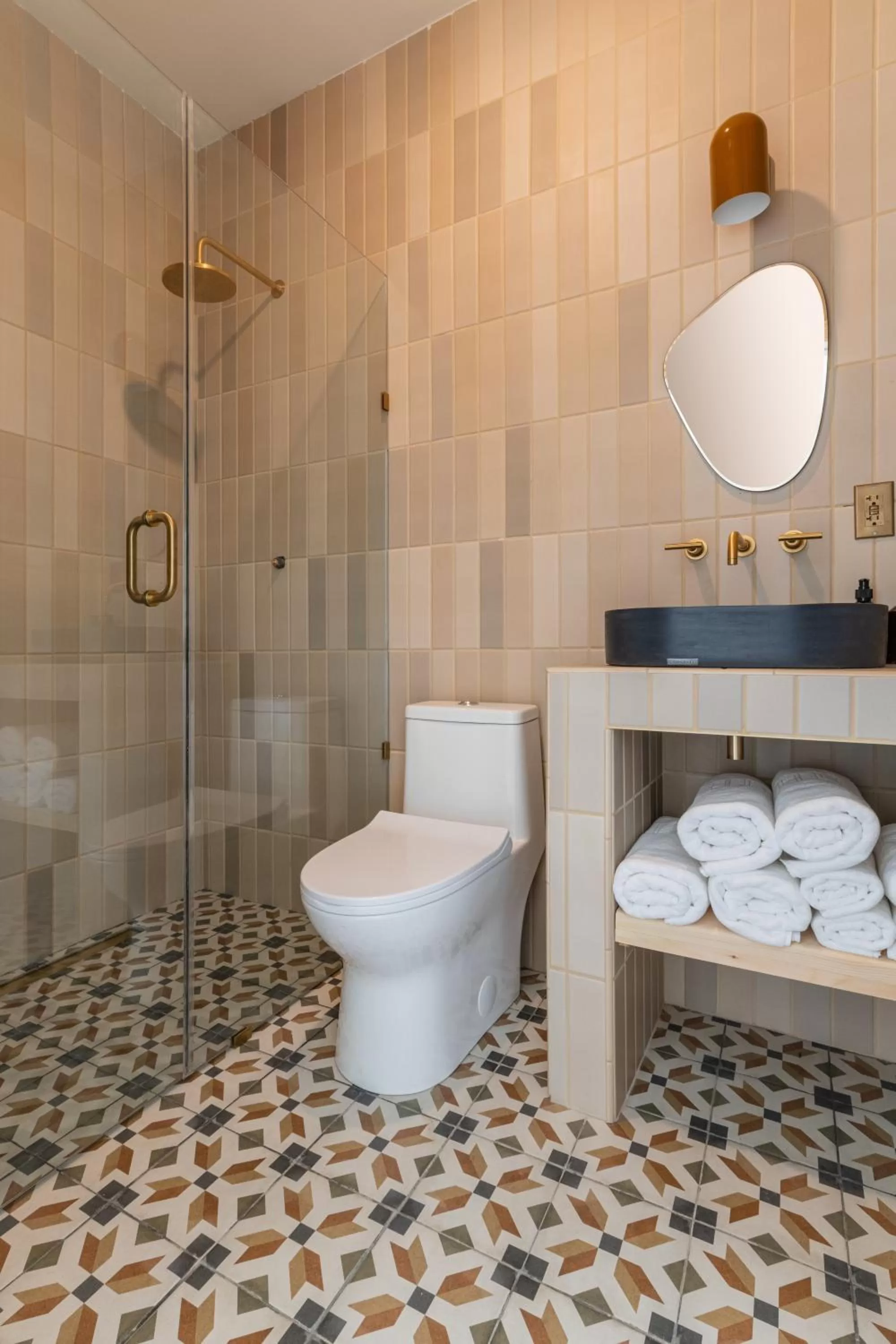 Shower in Eastwind Hotel Lake Placid