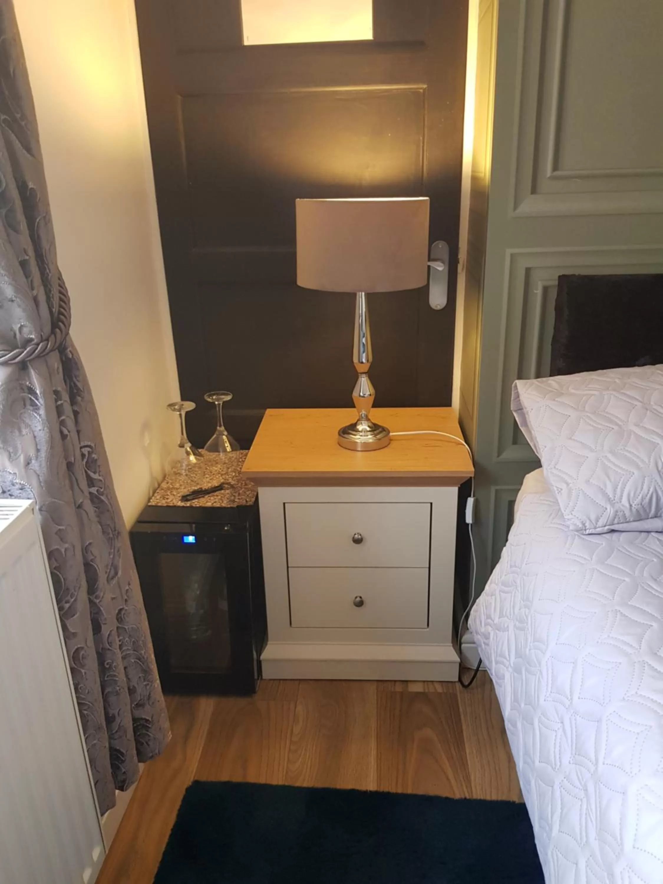 Bed in Sea-Quinn Views