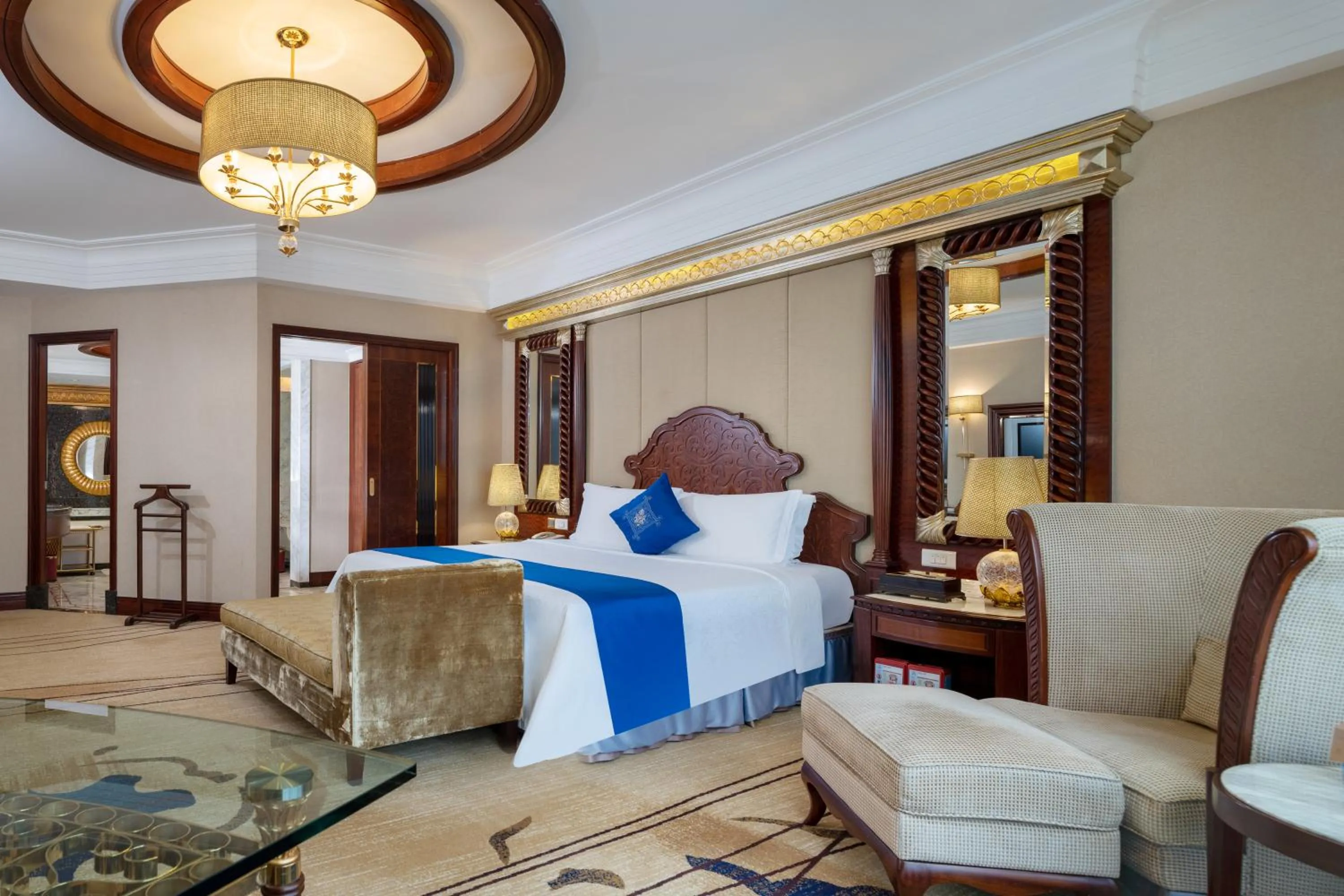 Photo of the whole room, Bed in Regal Palace Hotel