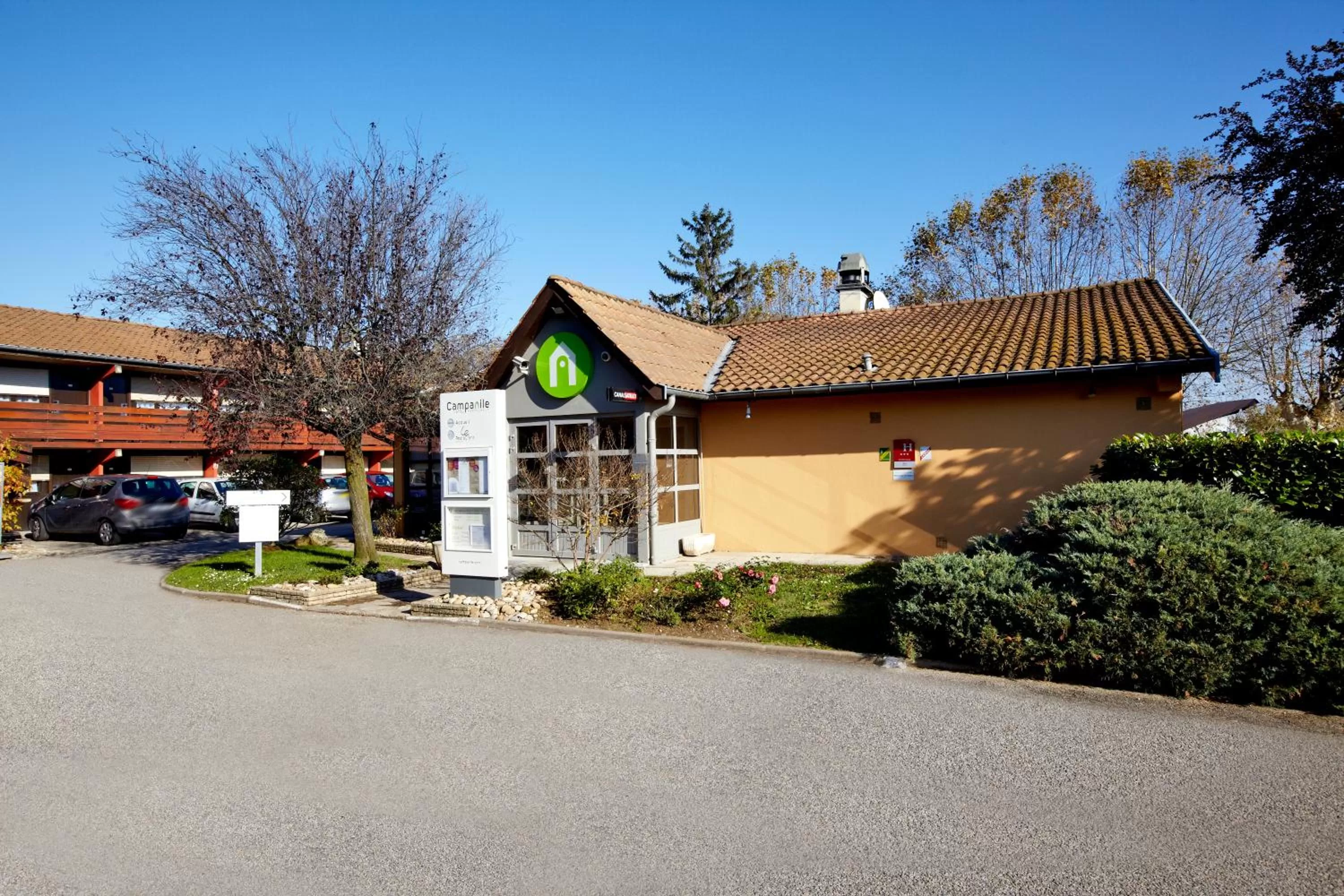 Facade/entrance in Campanile Villefranche-Sur-Saône