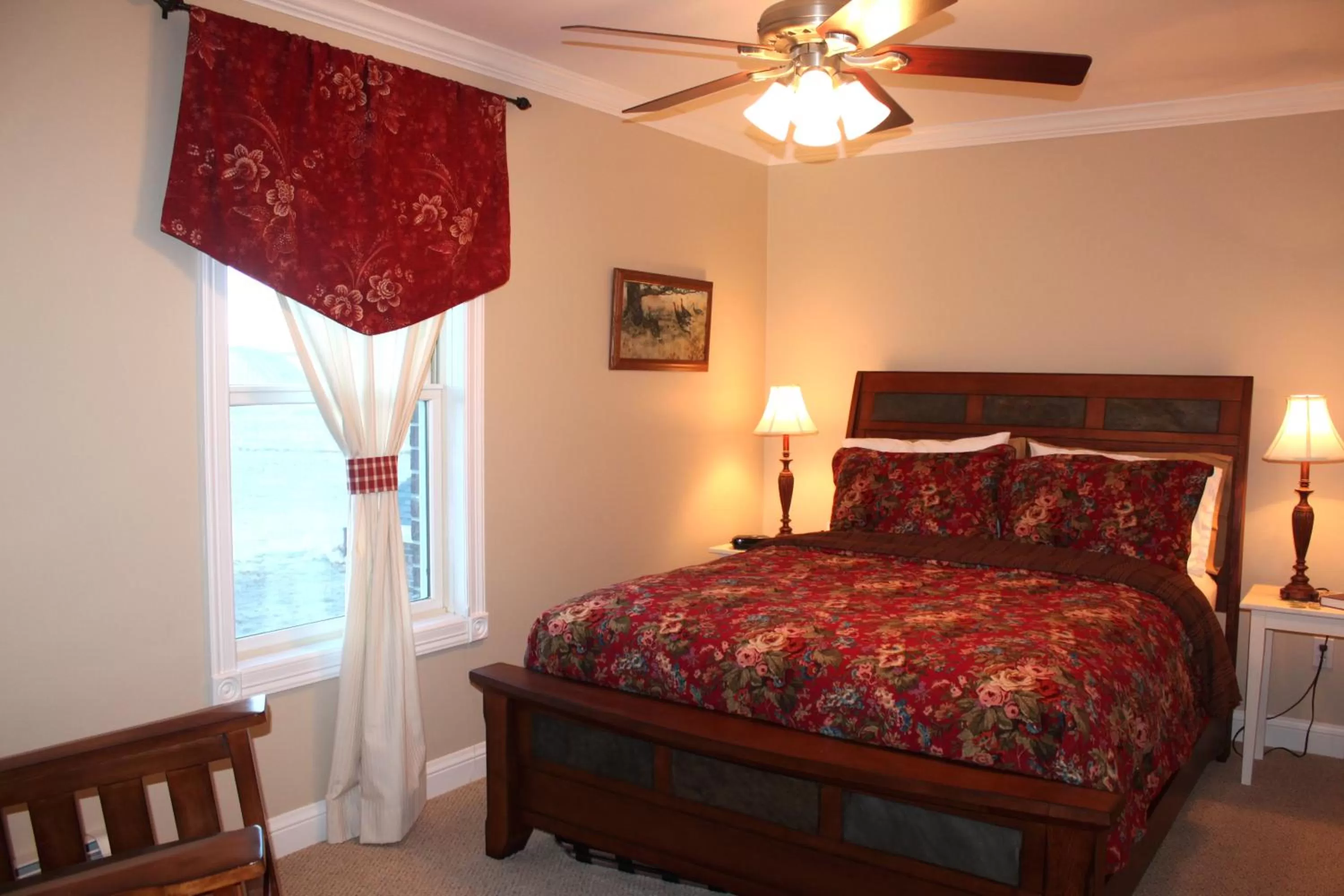 Bed in Lamp Post Lodge