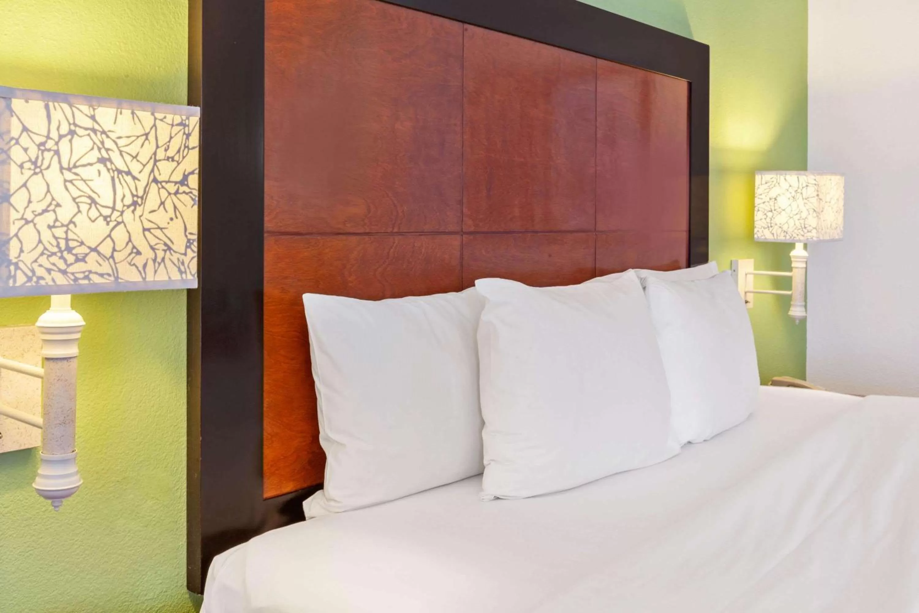 Photo of the whole room, Bed in La Quinta by Wyndham Cd Juarez Near US Consulate