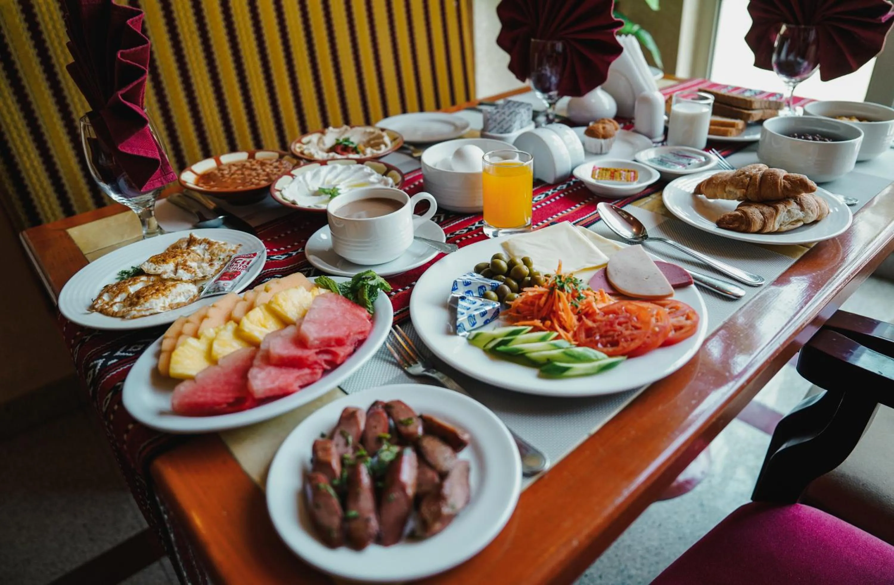 Food and drinks in Safeer International Hotel By Brothers International