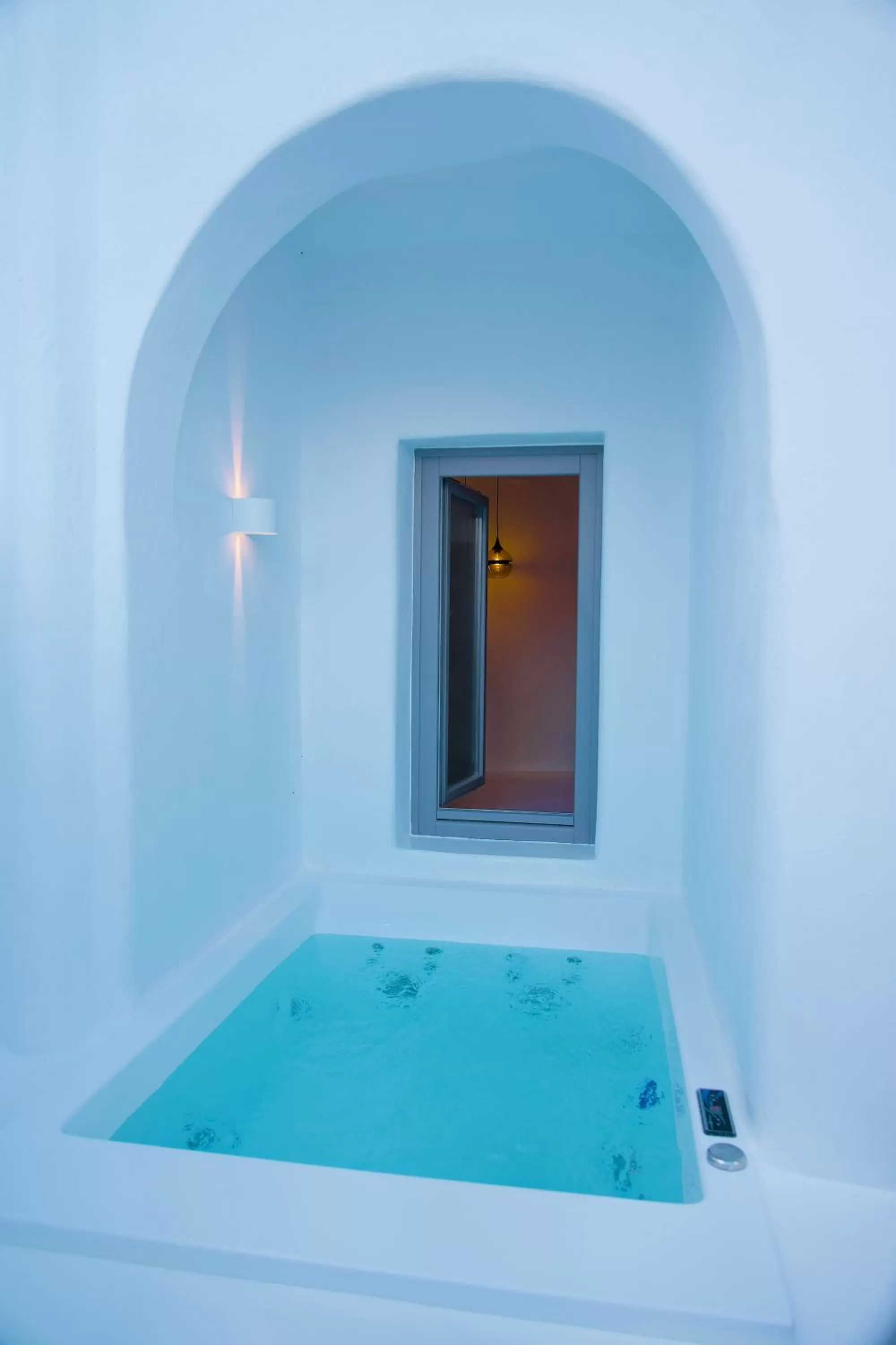 Hot Tub in Eternity Suites Santorini