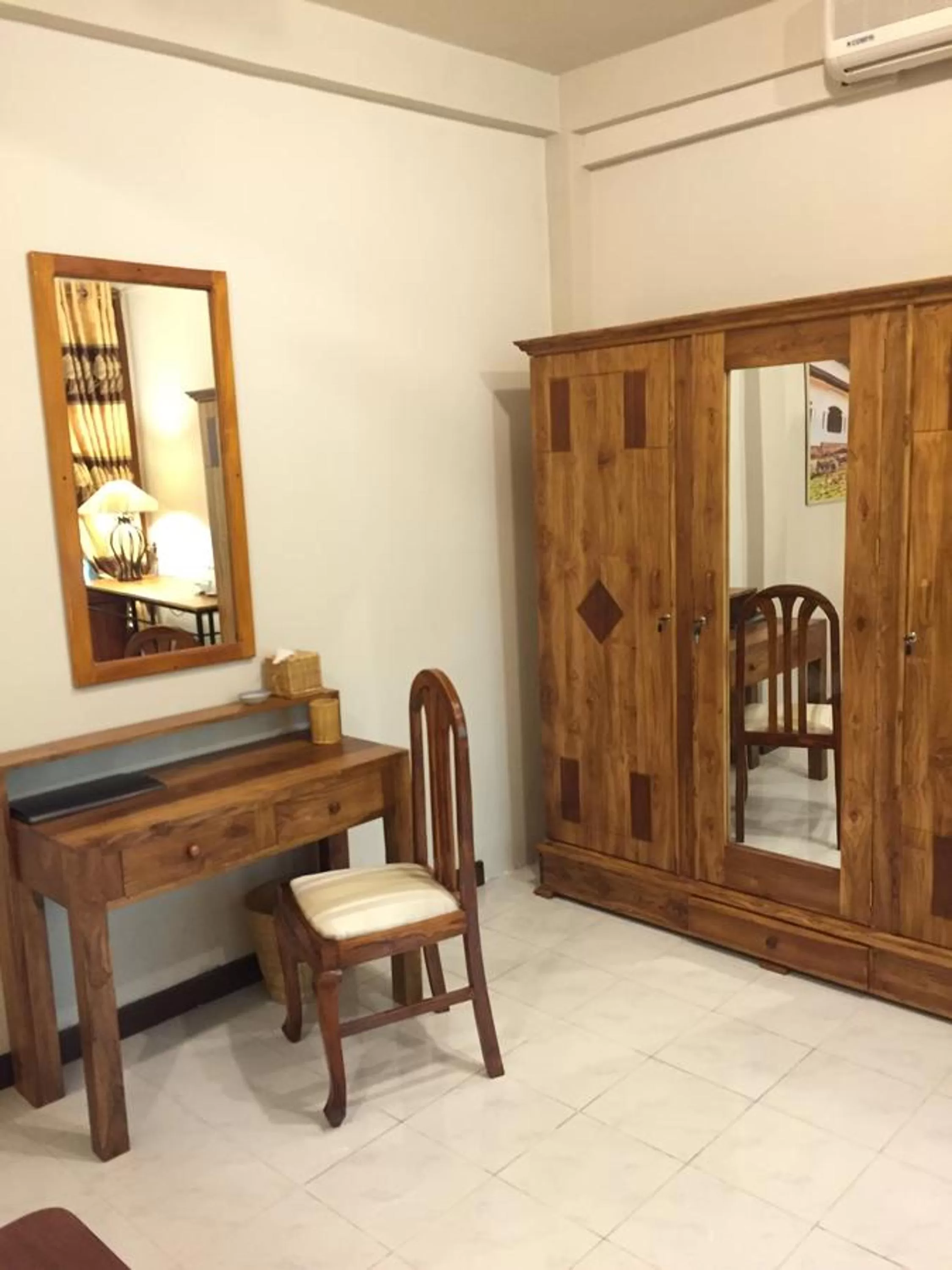 Photo of the whole room in Le leopard d 'argent